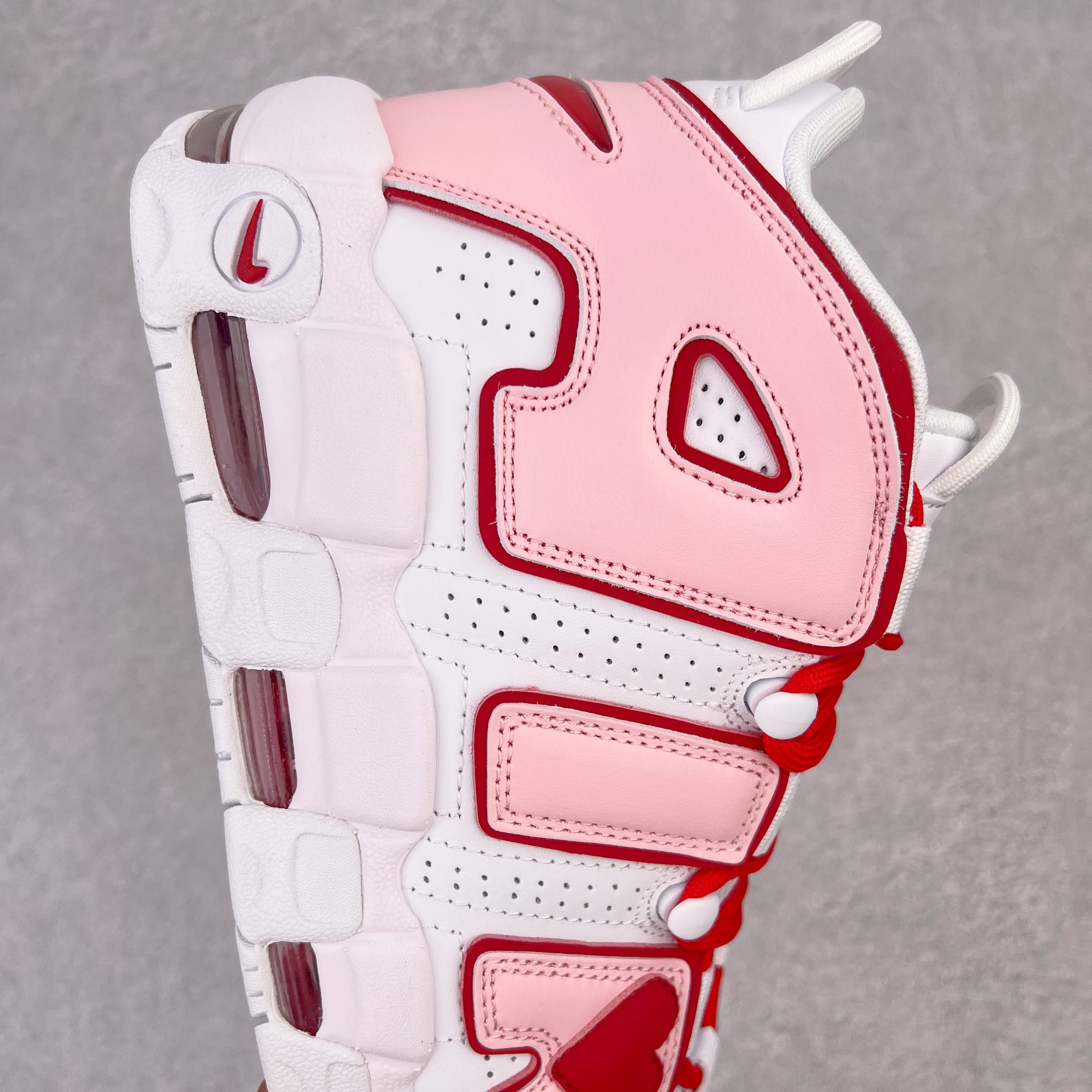 图片[6]-＃CK纯原福利 NK Air More Uptempo ’96 OG 皮蓬大AIR复古篮球鞋 以流行于街头的涂鸦文化为设计灵感 整体的设计风格夸张而充满魅力 厚实而充满质感的皮质鞋面两侧印刻了一对巨大的字母“AIR”独特炫酷的外观惊艳无比 尺码：36 36.5 37.5 38 38.5 39 40-选品中心