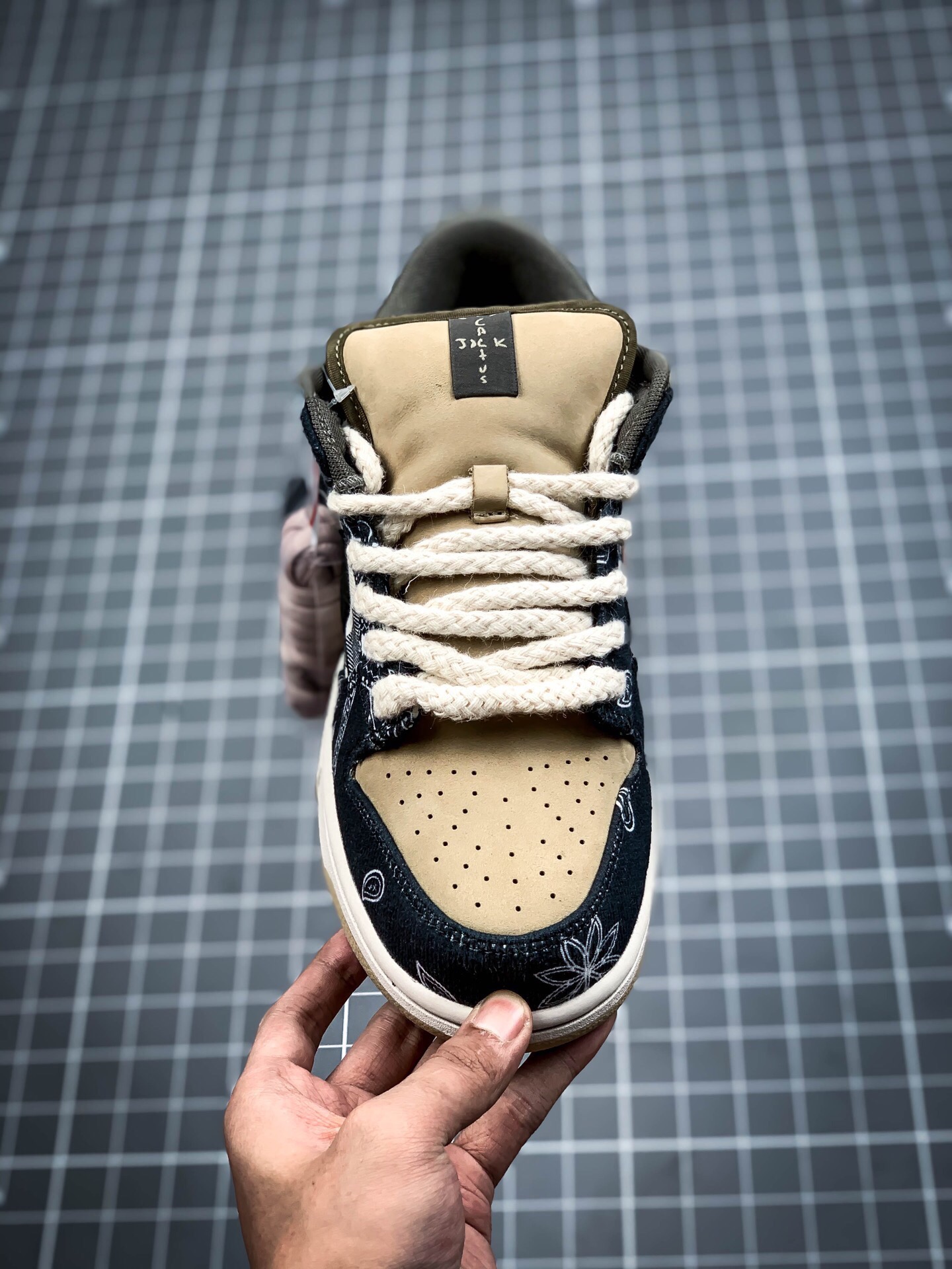 💰真标180💰公司级240💰纯原320 nike sb dunk腰果花可撕 吴亦凡同款 travis scott × sb dunk腰花果影子灰原盒首发版本 椰子 yeezy 350 700 500双层鞋面可撕 情人节原鞋开模 外星人刺绣打造精品💥市售最强版本 紫金湖人原盒首发黑曜石版本 双层鞋面可撕破继鞋款和af1鞋款三只熊联名之后ts和nike又一个空军全新一号的欧文6合作鞋款ow联名,乔1小扣碎同样采用了nb530拼接的解构拆钩设计奶牛冰淇淋。只是m2k在材质上采用了鬼冢虎更具有质感的max 97牛仔布 还具有撕撕乐的属性,腰果花的鞋款撕开里面还有一层特殊的鞋面,而鞋舌上的“cactus jack”也是证明了出自travis scott之手。
官方货号:ct5053-001
size:36 36.5 37.5 38 38.5 39 40 40.5 41 42 42.5 43 44 44.5 45 46
主营:阿迪达斯 耐克 匡威 万斯 麦昆 古驰 斯凯奇 nb 新百伦 斐乐 巴黎世家
椰子350 椰子500 椰子700 m2k 贝壳头 1970s 三叶草 nb550 nb327 nb992
古驰做旧 古驰小脏鞋 古驰小蜜蜂 sb dunk 空军一号 老爹鞋 aj1 aj3 aj4 aj5 aj11 aj34 aj36 aj312 g.t cut 闪电倒勾 篮球鞋:利拉德7 利拉德6 利拉德5 欧文7代 欧文6 欧文5 欧文4 欧文3 欧文2 欧文1 詹姆斯18代 詹姆斯17 詹姆斯16 詹姆斯15 詹姆斯14 詹姆斯13 詹姆斯12 詹姆斯11 詹姆斯5 詹姆斯4 科比5代 科比1 科比4 科比7 科比8 科比9 科比10 科比12 字母哥2代 字母哥1代 字母哥3代 哈登5代 哈登4代 哈登3 哈登2 哈登1 库里8代 库里7 库里6 库里5 库里4 ……系列 欢
#原盒配件 原厂中底钢印、拉帮完美
Size:36 36.5 37.5 38 38.5 39 40 40.5 41 42 42.5 43 44 44.5 45
现货跑量工厂长期主打款真正的好货不靠吹嘘
质量我们替你把关,你还在犹豫什么,撸起袖子加油干。
全部男女鞋,真标真爆带半码
耐克 阿迪达斯 三叶草 椰子350 v2 sb dunk 古驰脏脏鞋 麦昆 匡威1970s 万斯 vans 范斯 新百伦 乔丹 air jordan 亚瑟士 斯凯奇 斐乐 彪马 锐步 mlb fila 鬼冢虎 莆田鞋 板鞋 樱花粉 af1 高帮 纯白 复古 满天星 解构 鞋盾 小麦色 蓝粉 马卡龙 低帮 独角兽 鸳鸯 联名 童鞋 冰淇淋 骨白冰蓝 白蓝 黑色 小白鞋 电玩像素 黑白 涂鸦 镭射 雾霾 白色 diy 1970s 夜光 大童 泼墨 中帮 黑武士 洛克公园 魔术贴 情侣 经典 四钩 奶咖色 刮刮乐 白丝绸 白银 3m 反光 白绿夜光 白橙双钩 小雏菊 权志龙 白绿橙 off white 飞线 金钩 冰块 小银钩 笑脸 缝线 剪纸 纯黑 蓝丝绸 情人节限定 白金 蓝白 354 黑曜石 熊猫 像素 冰蓝 四小勾 水晶底 寿桃 洞洞鞋 彩虹像素 灰色 air force 1 黑色 拖鞋 aj4 aj35 aj11 篮球鞋 莆田 aj3 aj6 aj13 aj7 童鞋 儿童鞋 aj312 aj36 黑白奥利奥 传奇蓝 aj32 限量版 飞人拖鞋 康扣 熊猫 北卡蓝 low 白水泥 藤原浩 aj34郭艾伦 影子灰 蒂芙尼绿 aj10 倒钩 aj9 冰雪奇缘 黑曜石 aj31 aj270 球鞋 大魔王 冰激凌 樱木花道 热熔岩 迪奥联名 胭脂红 凉鞋 aj15 满天星 水泥灰 芝加哥 鸳鸯 aj28 情侣 aj28 樱花粉 电玩像素 北卡蓝 小迪奥 粉色 樱花粉 电玩像素 烟灰 变色龙 兵马俑 大巴黎 aj16 兔八哥 马卡龙 大学蓝 aj30 黑水泥 白蛇 叶绿素 火影 白水泥 情人节限定 粉蛇 黑红 球鞋gtcut kobe球鞋 zoom kobe 500黑武士 2022r nike星空 gt球鞋 zoom跑鞋 纽巴伦990 nikecourt女鞋 zoom aj1 nb827 斐乐hike nike青花瓷 aj镭射 科6 next跑鞋 宇航员2.0 小白鞋 男鞋 运动鞋 斯凯奇 斐乐 板鞋 aj 彪马 新百伦 亚瑟士 new balance adidas 阿迪达斯 篮球鞋 空军一号 纯白 跑步鞋 vision street wear puma 女运动休闲鞋 nb 情侣鞋 球鞋 dunk 美津浓 欧文7 运动鞋女款跑步鞋 休闲男鞋 aj1 拖鞋 耐克鞋男新款 鞋子 童鞋 男款 飞马 zoom 超级飞马 跑鞋 老爹鞋 air max 儿童鞋子 男士 飞马38 m2k 日落 黑白熊猫 女款 飞马39 男款 阿甘鞋 飞马37 夏季 dunk sb 华夫鞋 凉鞋 开拓者 夏款 毛毛虫 气垫 air zoom 休闲鞋 高帮 帆布鞋 sacai 2022 vapormax 赤足 飞马36 af1 紫葡萄 树莓紫 winflo8 court女鞋 网鞋 zoom 破二 dc0774 拖鞋 superfly 子弹头 dunk黑白熊猫 blazer max270 欧文7 小童鞋 阿尔法 欧文8 登月 星空 莆田 黑武士 airmax97 贝壳头 三叶草 boost forum 椰子鞋 yeezy neo 暗夜精灵 金标 椰子 350 v2 ultraboost 清风 阿尔法 涉水鞋 ub21 ub22 forum84 ub nmd 爆米花 pro2 cut supernova x9000 椰子500 小椰子 forum low 史密斯 椰子700 樱花系列女鞋 新百伦530 327 574 5740 满天星 992 550 990 303 nb2002ra 302 元祖灰 993 990v5 nb300 ms327 580 999 nb327新百伦 新百伦878 nb300 5740奶茶色 m5740nb5740 997 608 452 nbms327 992元祖灰 996 880 低帮 倒钩 aj1 low 北卡蓝 黑曜石 倒钩藤原浩鞋 芝加哥 禁穿 小迪奥aj1 aj1大学蓝 樱花粉 烟灰 闪电倒钩 mid 影子灰 白丝绸 黑红脚趾 黑红 马卡龙 小dior 蒂芙尼绿 黑脚趾 小摩卡 蜘蛛侠 兔八哥 莆田纯原 纯白 中帮 黑粉脚趾 鸳鸯 low摩卡棕 扣碎 倒钩低帮 小闪电 凯尔特人 芝加哥ow联名 灰白 红豆奶茶 叛逆 换底 扣碎篮板 摩卡棕 迪奥联名鞋 皇家蓝 低帮女鞋倒钩白棕 泡泡糖 黑粉脚趾 北卡蓝低帮 黑绿脚趾 影子灰 蒂芙尼绿 黑脚趾 浆果粉 扣碎篮板 鸳鸯 冰淇淋 白丝绸 激光蓝 offwhite联名 黑粉脚趾 蓝 水洗丹宁 情人节 午夜蓝 凯尔特人 泡泡糖 男鞋 女鞋 夏季 儿童 拖鞋 小众鞋 篮球鞋 凉鞋 运动鞋 跑步鞋 童鞋