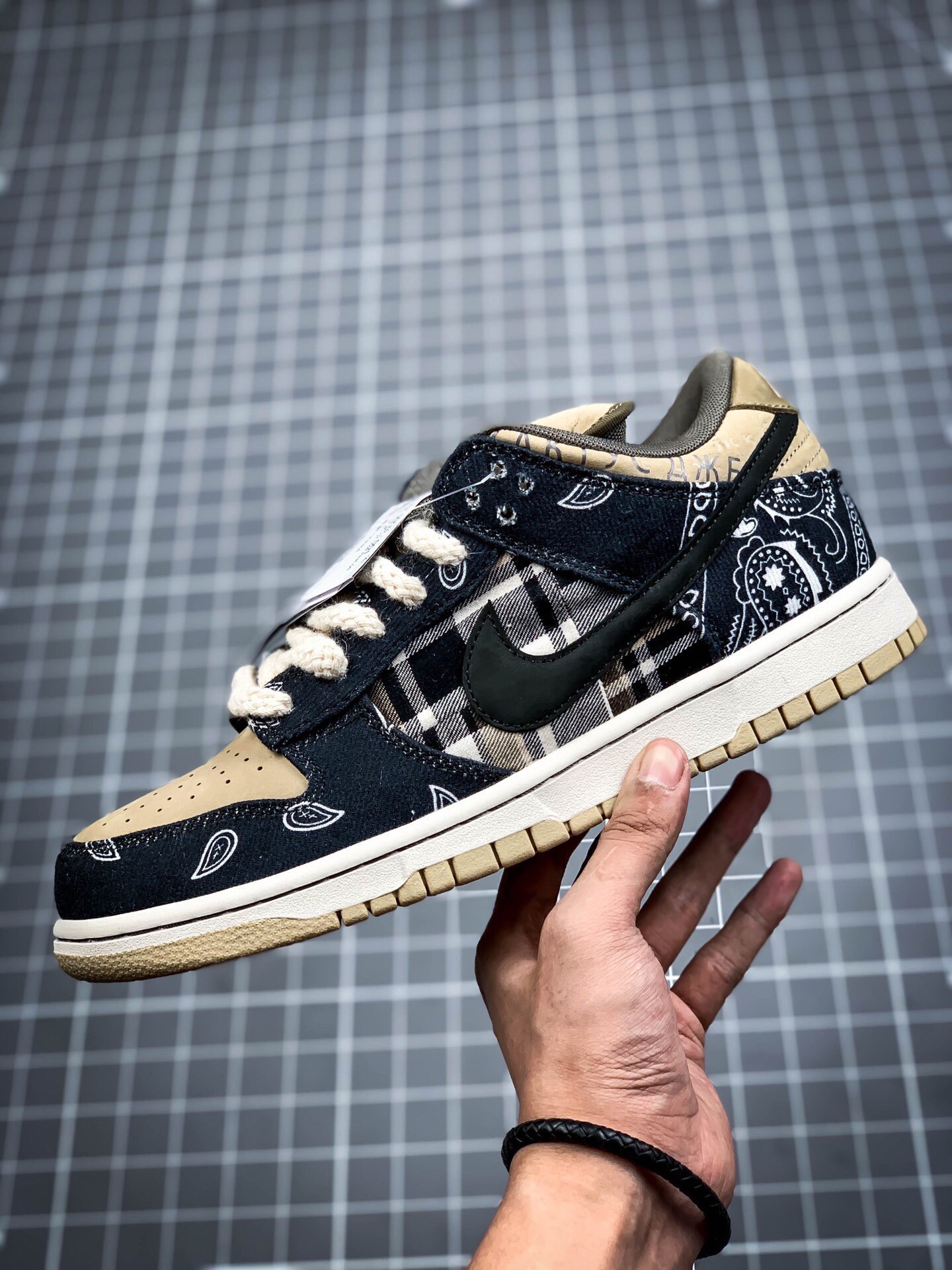 💰真标180💰公司级240💰纯原320 nike sb dunk腰果花可撕 吴亦凡同款 travis scott × sb dunk腰花果影子灰原盒首发版本 椰子 yeezy 350 700 500双层鞋面可撕 情人节原鞋开模 外星人刺绣打造精品💥市售最强版本 紫金湖人原盒首发黑曜石版本 双层鞋面可撕破继鞋款和af1鞋款三只熊联名之后ts和nike又一个空军全新一号的欧文6合作鞋款ow联名,乔1小扣碎同样采用了nb530拼接的解构拆钩设计奶牛冰淇淋。只是m2k在材质上采用了鬼冢虎更具有质感的max 97牛仔布 还具有撕撕乐的属性,腰果花的鞋款撕开里面还有一层特殊的鞋面,而鞋舌上的“cactus jack”也是证明了出自travis scott之手。
官方货号:ct5053-001
size:36 36.5 37.5 38 38.5 39 40 40.5 41 42 42.5 43 44 44.5 45 46
主营:阿迪达斯 耐克 匡威 万斯 麦昆 古驰 斯凯奇 nb 新百伦 斐乐 巴黎世家
椰子350 椰子500 椰子700 m2k 贝壳头 1970s 三叶草 nb550 nb327 nb992
古驰做旧 古驰小脏鞋 古驰小蜜蜂 sb dunk 空军一号 老爹鞋 aj1 aj3 aj4 aj5 aj11 aj34 aj36 aj312 g.t cut 闪电倒勾 篮球鞋:利拉德7 利拉德6 利拉德5 欧文7代 欧文6 欧文5 欧文4 欧文3 欧文2 欧文1 詹姆斯18代 詹姆斯17 詹姆斯16 詹姆斯15 詹姆斯14 詹姆斯13 詹姆斯12 詹姆斯11 詹姆斯5 詹姆斯4 科比5代 科比1 科比4 科比7 科比8 科比9 科比10 科比12 字母哥2代 字母哥1代 字母哥3代 哈登5代 哈登4代 哈登3 哈登2 哈登1 库里8代 库里7 库里6 库里5 库里4 ……系列 欢
#原盒配件 原厂中底钢印、拉帮完美
Size:36 36.5 37.5 38 38.5 39 40 40.5 41 42 42.5 43 44 44.5 45
现货跑量工厂长期主打款真正的好货不靠吹嘘
质量我们替你把关,你还在犹豫什么,撸起袖子加油干。
全部男女鞋,真标真爆带半码
耐克 阿迪达斯 三叶草 椰子350 v2 sb dunk 古驰脏脏鞋 麦昆 匡威1970s 万斯 vans 范斯 新百伦 乔丹 air jordan 亚瑟士 斯凯奇 斐乐 彪马 锐步 mlb fila 鬼冢虎 莆田鞋 板鞋 樱花粉 af1 高帮 纯白 复古 满天星 解构 鞋盾 小麦色 蓝粉 马卡龙 低帮 独角兽 鸳鸯 联名 童鞋 冰淇淋 骨白冰蓝 白蓝 黑色 小白鞋 电玩像素 黑白 涂鸦 镭射 雾霾 白色 diy 1970s 夜光 大童 泼墨 中帮 黑武士 洛克公园 魔术贴 情侣 经典 四钩 奶咖色 刮刮乐 白丝绸 白银 3m 反光 白绿夜光 白橙双钩 小雏菊 权志龙 白绿橙 off white 飞线 金钩 冰块 小银钩 笑脸 缝线 剪纸 纯黑 蓝丝绸 情人节限定 白金 蓝白 354 黑曜石 熊猫 像素 冰蓝 四小勾 水晶底 寿桃 洞洞鞋 彩虹像素 灰色 air force 1 黑色 拖鞋 aj4 aj35 aj11 篮球鞋 莆田 aj3 aj6 aj13 aj7 童鞋 儿童鞋 aj312 aj36 黑白奥利奥 传奇蓝 aj32 限量版 飞人拖鞋 康扣 熊猫 北卡蓝 low 白水泥 藤原浩 aj34郭艾伦 影子灰 蒂芙尼绿 aj10 倒钩 aj9 冰雪奇缘 黑曜石 aj31 aj270 球鞋 大魔王 冰激凌 樱木花道 热熔岩 迪奥联名 胭脂红 凉鞋 aj15 满天星 水泥灰 芝加哥 鸳鸯 aj28 情侣 aj28 樱花粉 电玩像素 北卡蓝 小迪奥 粉色 樱花粉 电玩像素 烟灰 变色龙 兵马俑 大巴黎 aj16 兔八哥 马卡龙 大学蓝 aj30 黑水泥 白蛇 叶绿素 火影 白水泥 情人节限定 粉蛇 黑红 球鞋gtcut kobe球鞋 zoom kobe 500黑武士 2022r nike星空 gt球鞋 zoom跑鞋 纽巴伦990 nikecourt女鞋 zoom aj1 nb827 斐乐hike nike青花瓷 aj镭射 科6 next跑鞋 宇航员2.0 小白鞋 男鞋 运动鞋 斯凯奇 斐乐 板鞋 aj 彪马 新百伦 亚瑟士 new balance adidas 阿迪达斯 篮球鞋 空军一号 纯白 跑步鞋 vision street wear puma 女运动休闲鞋 nb 情侣鞋 球鞋 dunk 美津浓 欧文7 运动鞋女款跑步鞋 休闲男鞋 aj1 拖鞋 耐克鞋男新款 鞋子 童鞋 男款 飞马 zoom 超级飞马 跑鞋 老爹鞋 air max 儿童鞋子 男士 飞马38 m2k 日落 黑白熊猫 女款 飞马39 男款 阿甘鞋 飞马37 夏季 dunk sb 华夫鞋 凉鞋 开拓者 夏款 毛毛虫 气垫 air zoom 休闲鞋 高帮 帆布鞋 sacai 2022 vapormax 赤足 飞马36 af1 紫葡萄 树莓紫 winflo8 court女鞋 网鞋 zoom 破二 dc0774 拖鞋 superfly 子弹头 dunk黑白熊猫 blazer max270 欧文7 小童鞋 阿尔法 欧文8 登月 星空 莆田 黑武士 airmax97 贝壳头 三叶草 boost forum 椰子鞋 yeezy neo 暗夜精灵 金标 椰子 350 v2 ultraboost 清风 阿尔法 涉水鞋 ub21 ub22 forum84 ub nmd 爆米花 pro2 cut supernova x9000 椰子500 小椰子 forum low 史密斯 椰子700 樱花系列女鞋 新百伦530 327 574 5740 满天星 992 550 990 303 nb2002ra 302 元祖灰 993 990v5 nb300 ms327 580 999 nb327新百伦 新百伦878 nb300 5740奶茶色 m5740nb5740 997 608 452 nbms327 992元祖灰 996 880 低帮 倒钩 aj1 low 北卡蓝 黑曜石 倒钩藤原浩鞋 芝加哥 禁穿 小迪奥aj1 aj1大学蓝 樱花粉 烟灰 闪电倒钩 mid 影子灰 白丝绸 黑红脚趾 黑红 马卡龙 小dior 蒂芙尼绿 黑脚趾 小摩卡 蜘蛛侠 兔八哥 莆田纯原 纯白 中帮 黑粉脚趾 鸳鸯 low摩卡棕 扣碎 倒钩低帮 小闪电 凯尔特人 芝加哥ow联名 灰白 红豆奶茶 叛逆 换底 扣碎篮板 摩卡棕 迪奥联名鞋 皇家蓝 低帮女鞋倒钩白棕 泡泡糖 黑粉脚趾 北卡蓝低帮 黑绿脚趾 影子灰 蒂芙尼绿 黑脚趾 浆果粉 扣碎篮板 鸳鸯 冰淇淋 白丝绸 激光蓝 offwhite联名 黑粉脚趾 蓝 水洗丹宁 情人节 午夜蓝 凯尔特人 泡泡糖 男鞋 女鞋 夏季 儿童 拖鞋 小众鞋 篮球鞋 凉鞋 运动鞋 跑步鞋 童鞋