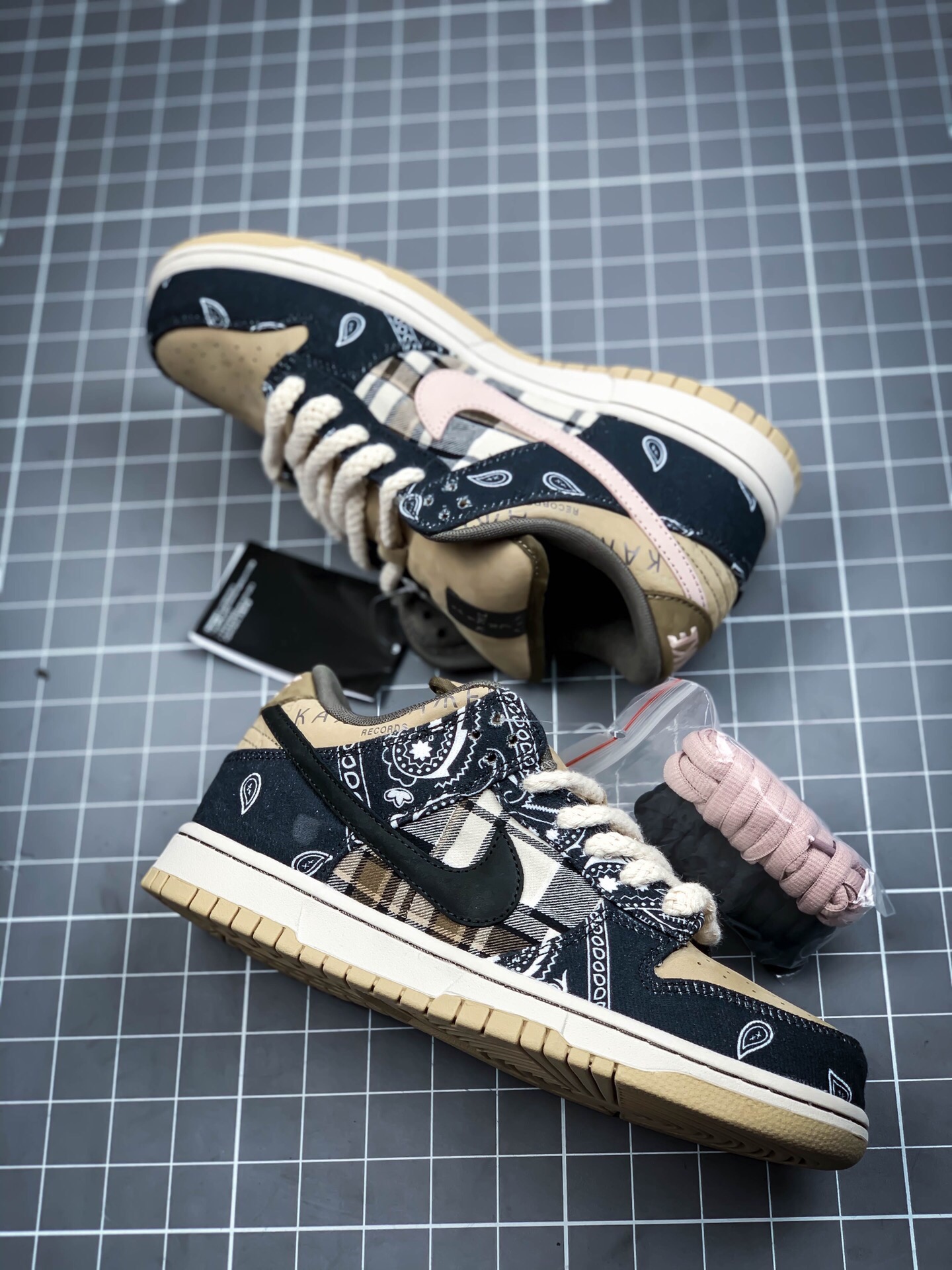 💰真标180💰公司级240💰纯原320 nike sb dunk腰果花可撕 吴亦凡同款 travis scott × sb dunk腰花果影子灰原盒首发版本 椰子 yeezy 350 700 500双层鞋面可撕 情人节原鞋开模 外星人刺绣打造精品💥市售最强版本 紫金湖人原盒首发黑曜石版本 双层鞋面可撕破继鞋款和af1鞋款三只熊联名之后ts和nike又一个空军全新一号的欧文6合作鞋款ow联名,乔1小扣碎同样采用了nb530拼接的解构拆钩设计奶牛冰淇淋。只是m2k在材质上采用了鬼冢虎更具有质感的max 97牛仔布 还具有撕撕乐的属性,腰果花的鞋款撕开里面还有一层特殊的鞋面,而鞋舌上的“cactus jack”也是证明了出自travis scott之手。
官方货号:ct5053-001
size:36 36.5 37.5 38 38.5 39 40 40.5 41 42 42.5 43 44 44.5 45 46
主营:阿迪达斯 耐克 匡威 万斯 麦昆 古驰 斯凯奇 nb 新百伦 斐乐 巴黎世家
椰子350 椰子500 椰子700 m2k 贝壳头 1970s 三叶草 nb550 nb327 nb992
古驰做旧 古驰小脏鞋 古驰小蜜蜂 sb dunk 空军一号 老爹鞋 aj1 aj3 aj4 aj5 aj11 aj34 aj36 aj312 g.t cut 闪电倒勾 篮球鞋:利拉德7 利拉德6 利拉德5 欧文7代 欧文6 欧文5 欧文4 欧文3 欧文2 欧文1 詹姆斯18代 詹姆斯17 詹姆斯16 詹姆斯15 詹姆斯14 詹姆斯13 詹姆斯12 詹姆斯11 詹姆斯5 詹姆斯4 科比5代 科比1 科比4 科比7 科比8 科比9 科比10 科比12 字母哥2代 字母哥1代 字母哥3代 哈登5代 哈登4代 哈登3 哈登2 哈登1 库里8代 库里7 库里6 库里5 库里4 ……系列 欢
#原盒配件 原厂中底钢印、拉帮完美
Size:36 36.5 37.5 38 38.5 39 40 40.5 41 42 42.5 43 44 44.5 45
现货跑量工厂长期主打款真正的好货不靠吹嘘
质量我们替你把关,你还在犹豫什么,撸起袖子加油干。
全部男女鞋,真标真爆带半码
耐克 阿迪达斯 三叶草 椰子350 v2 sb dunk 古驰脏脏鞋 麦昆 匡威1970s 万斯 vans 范斯 新百伦 乔丹 air jordan 亚瑟士 斯凯奇 斐乐 彪马 锐步 mlb fila 鬼冢虎 莆田鞋 板鞋 樱花粉 af1 高帮 纯白 复古 满天星 解构 鞋盾 小麦色 蓝粉 马卡龙 低帮 独角兽 鸳鸯 联名 童鞋 冰淇淋 骨白冰蓝 白蓝 黑色 小白鞋 电玩像素 黑白 涂鸦 镭射 雾霾 白色 diy 1970s 夜光 大童 泼墨 中帮 黑武士 洛克公园 魔术贴 情侣 经典 四钩 奶咖色 刮刮乐 白丝绸 白银 3m 反光 白绿夜光 白橙双钩 小雏菊 权志龙 白绿橙 off white 飞线 金钩 冰块 小银钩 笑脸 缝线 剪纸 纯黑 蓝丝绸 情人节限定 白金 蓝白 354 黑曜石 熊猫 像素 冰蓝 四小勾 水晶底 寿桃 洞洞鞋 彩虹像素 灰色 air force 1 黑色 拖鞋 aj4 aj35 aj11 篮球鞋 莆田 aj3 aj6 aj13 aj7 童鞋 儿童鞋 aj312 aj36 黑白奥利奥 传奇蓝 aj32 限量版 飞人拖鞋 康扣 熊猫 北卡蓝 low 白水泥 藤原浩 aj34郭艾伦 影子灰 蒂芙尼绿 aj10 倒钩 aj9 冰雪奇缘 黑曜石 aj31 aj270 球鞋 大魔王 冰激凌 樱木花道 热熔岩 迪奥联名 胭脂红 凉鞋 aj15 满天星 水泥灰 芝加哥 鸳鸯 aj28 情侣 aj28 樱花粉 电玩像素 北卡蓝 小迪奥 粉色 樱花粉 电玩像素 烟灰 变色龙 兵马俑 大巴黎 aj16 兔八哥 马卡龙 大学蓝 aj30 黑水泥 白蛇 叶绿素 火影 白水泥 情人节限定 粉蛇 黑红 球鞋gtcut kobe球鞋 zoom kobe 500黑武士 2022r nike星空 gt球鞋 zoom跑鞋 纽巴伦990 nikecourt女鞋 zoom aj1 nb827 斐乐hike nike青花瓷 aj镭射 科6 next跑鞋 宇航员2.0 小白鞋 男鞋 运动鞋 斯凯奇 斐乐 板鞋 aj 彪马 新百伦 亚瑟士 new balance adidas 阿迪达斯 篮球鞋 空军一号 纯白 跑步鞋 vision street wear puma 女运动休闲鞋 nb 情侣鞋 球鞋 dunk 美津浓 欧文7 运动鞋女款跑步鞋 休闲男鞋 aj1 拖鞋 耐克鞋男新款 鞋子 童鞋 男款 飞马 zoom 超级飞马 跑鞋 老爹鞋 air max 儿童鞋子 男士 飞马38 m2k 日落 黑白熊猫 女款 飞马39 男款 阿甘鞋 飞马37 夏季 dunk sb 华夫鞋 凉鞋 开拓者 夏款 毛毛虫 气垫 air zoom 休闲鞋 高帮 帆布鞋 sacai 2022 vapormax 赤足 飞马36 af1 紫葡萄 树莓紫 winflo8 court女鞋 网鞋 zoom 破二 dc0774 拖鞋 superfly 子弹头 dunk黑白熊猫 blazer max270 欧文7 小童鞋 阿尔法 欧文8 登月 星空 莆田 黑武士 airmax97 贝壳头 三叶草 boost forum 椰子鞋 yeezy neo 暗夜精灵 金标 椰子 350 v2 ultraboost 清风 阿尔法 涉水鞋 ub21 ub22 forum84 ub nmd 爆米花 pro2 cut supernova x9000 椰子500 小椰子 forum low 史密斯 椰子700 樱花系列女鞋 新百伦530 327 574 5740 满天星 992 550 990 303 nb2002ra 302 元祖灰 993 990v5 nb300 ms327 580 999 nb327新百伦 新百伦878 nb300 5740奶茶色 m5740nb5740 997 608 452 nbms327 992元祖灰 996 880 低帮 倒钩 aj1 low 北卡蓝 黑曜石 倒钩藤原浩鞋 芝加哥 禁穿 小迪奥aj1 aj1大学蓝 樱花粉 烟灰 闪电倒钩 mid 影子灰 白丝绸 黑红脚趾 黑红 马卡龙 小dior 蒂芙尼绿 黑脚趾 小摩卡 蜘蛛侠 兔八哥 莆田纯原 纯白 中帮 黑粉脚趾 鸳鸯 low摩卡棕 扣碎 倒钩低帮 小闪电 凯尔特人 芝加哥ow联名 灰白 红豆奶茶 叛逆 换底 扣碎篮板 摩卡棕 迪奥联名鞋 皇家蓝 低帮女鞋倒钩白棕 泡泡糖 黑粉脚趾 北卡蓝低帮 黑绿脚趾 影子灰 蒂芙尼绿 黑脚趾 浆果粉 扣碎篮板 鸳鸯 冰淇淋 白丝绸 激光蓝 offwhite联名 黑粉脚趾 蓝 水洗丹宁 情人节 午夜蓝 凯尔特人 泡泡糖 男鞋 女鞋 夏季 儿童 拖鞋 小众鞋 篮球鞋 凉鞋 运动鞋 跑步鞋 童鞋