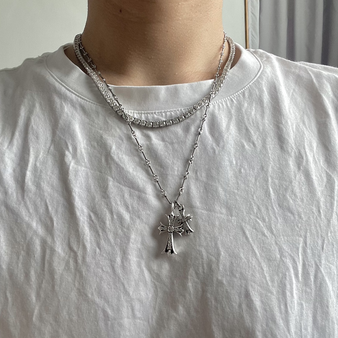 Chrome Hearts 好物推荐：𝘾𝙝𝙧𝙤𝙢𝙚 𝙃𝙚𝙖𝙧𝙩𝙨的双十字架项链真的太帅了 垂坠感拉满、层次感超强