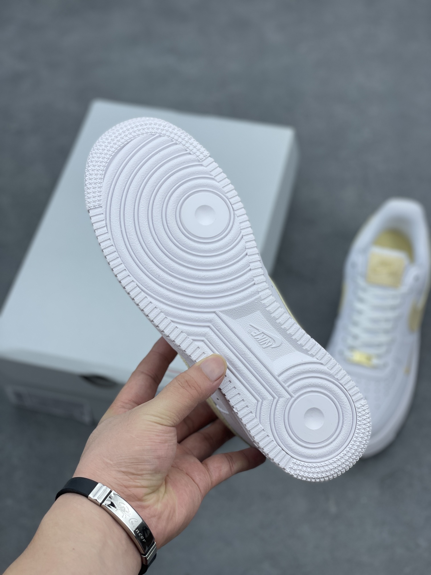 Nike Air Force 1 '07: Iconic Style, Cushion Comfort, and Premium Quality 7 i1656588329 2433 5
