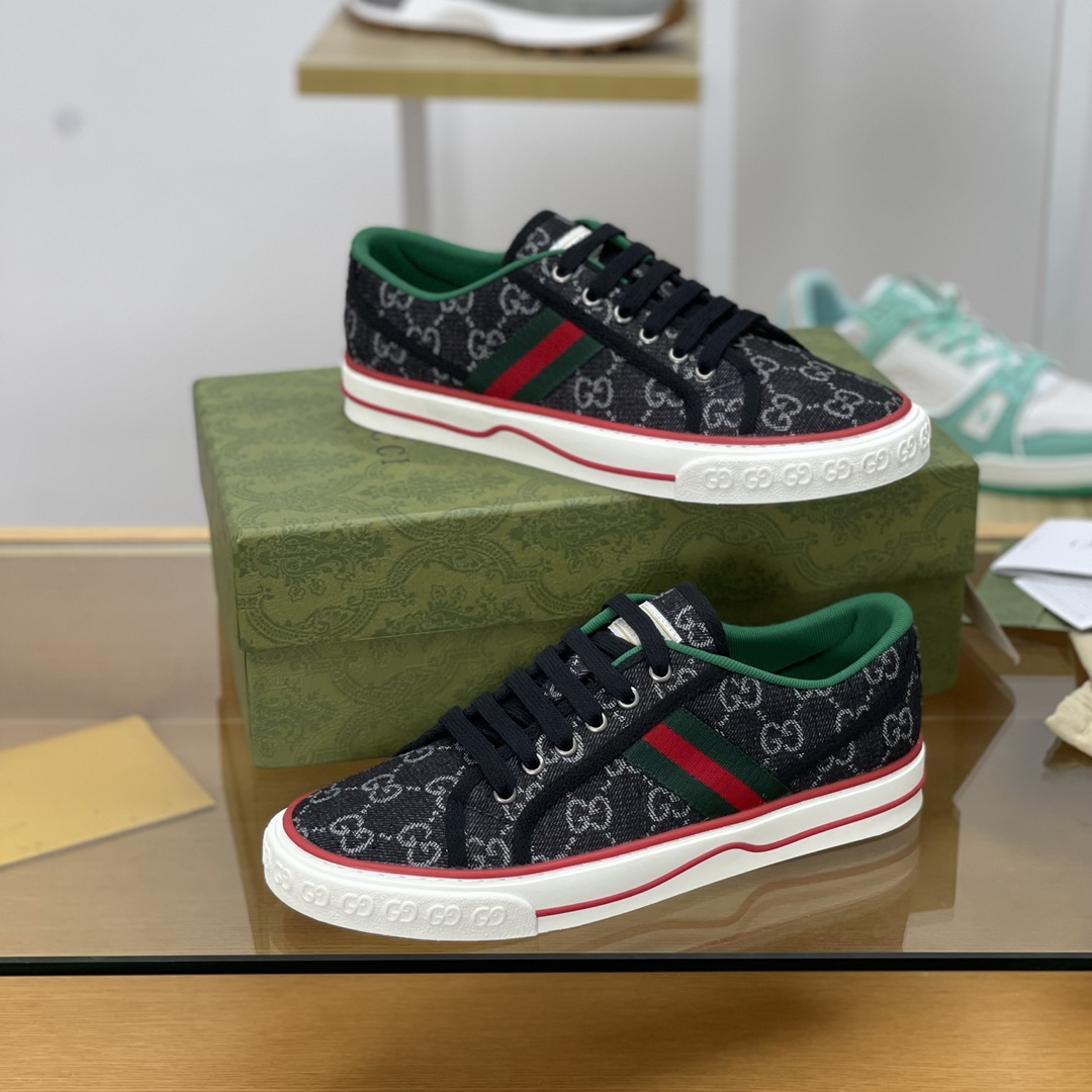 Gucci古驰   采用双G提花环保水洗黑色面料新款G家1977运动鞋