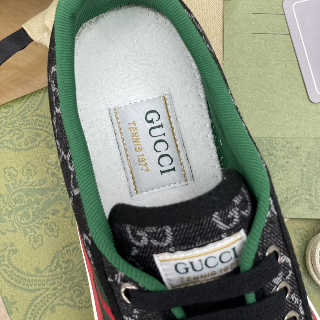 Gucci古驰   采用双G提花环保水洗黑色面料新款G家1977运动鞋