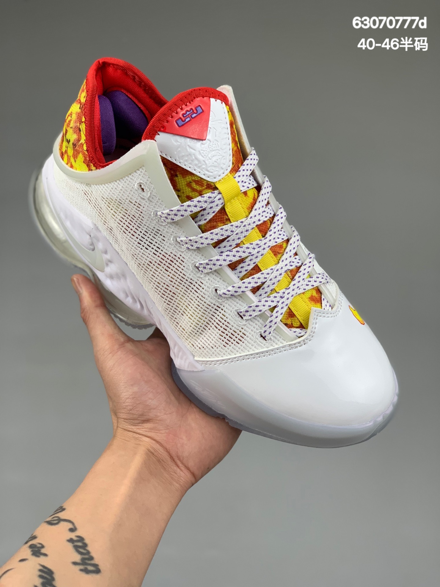 
詹姆斯19代 LEBRON XIX EP LR气垫篮球鞋 货号DH1271-001
前掌真纤维拉丝zoom 360°可视后掌 Max Air气垫，同时大大减轻鞋子重量。汇集官方最新全部科技于一身。
尺码：40 40.5 41 42 42.5 43 44 44.5 45 46
编码:63070777d