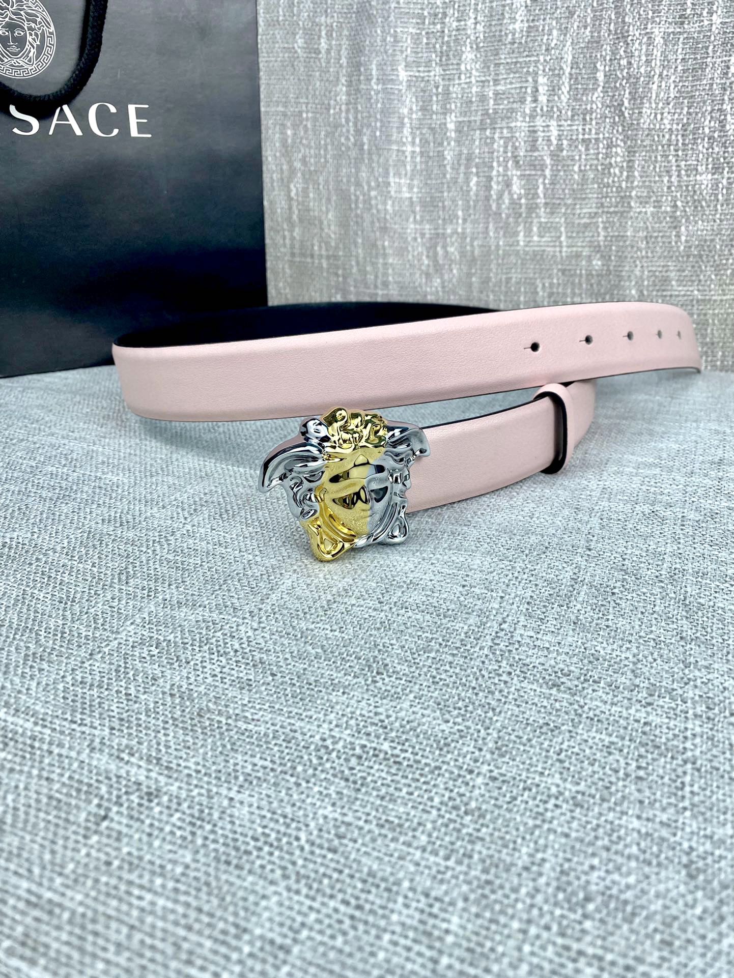 宽度3.0cm范思哲此平纹腰带饰有标