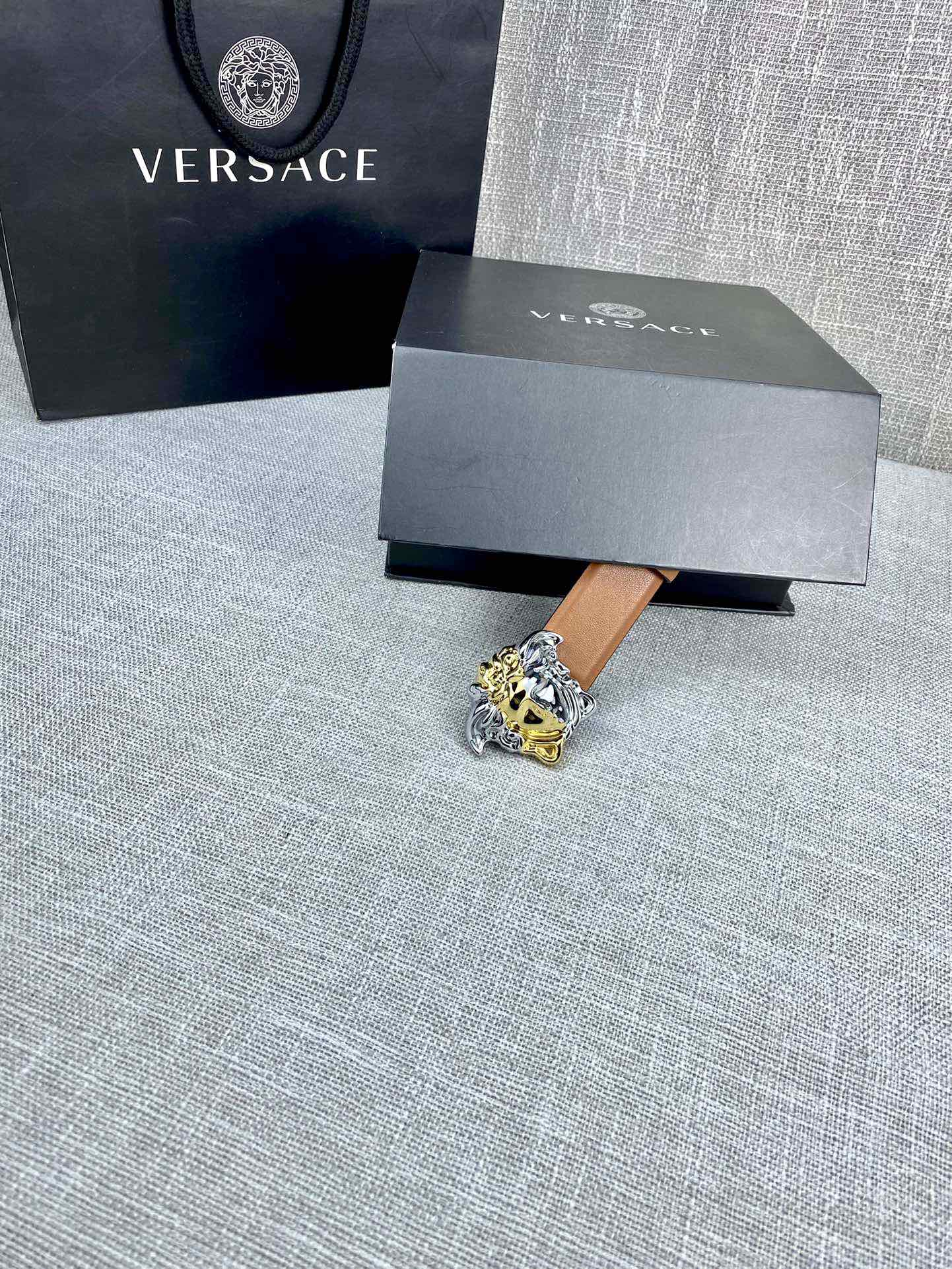 宽度3.0cm范思哲此平纹腰带饰有标