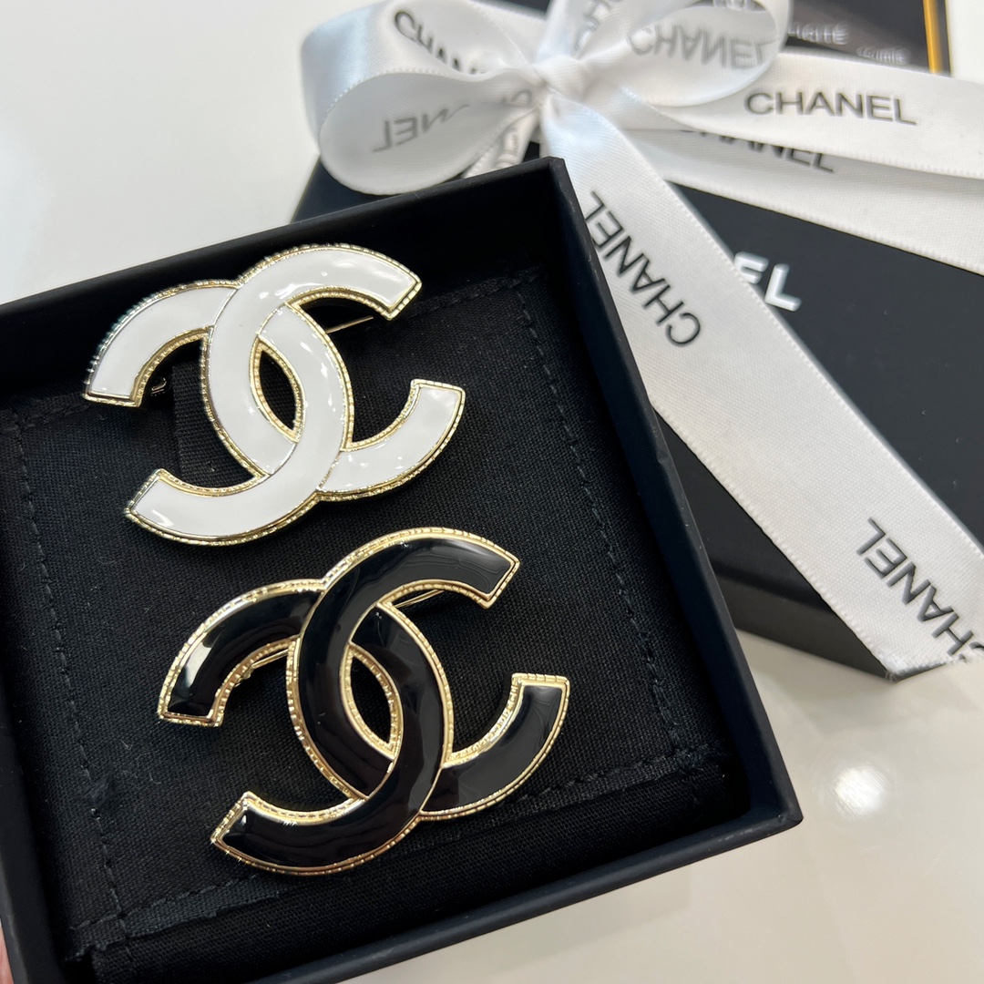 新款☑️CHANEL香奈儿双c 珐琅滴油黑白胸针