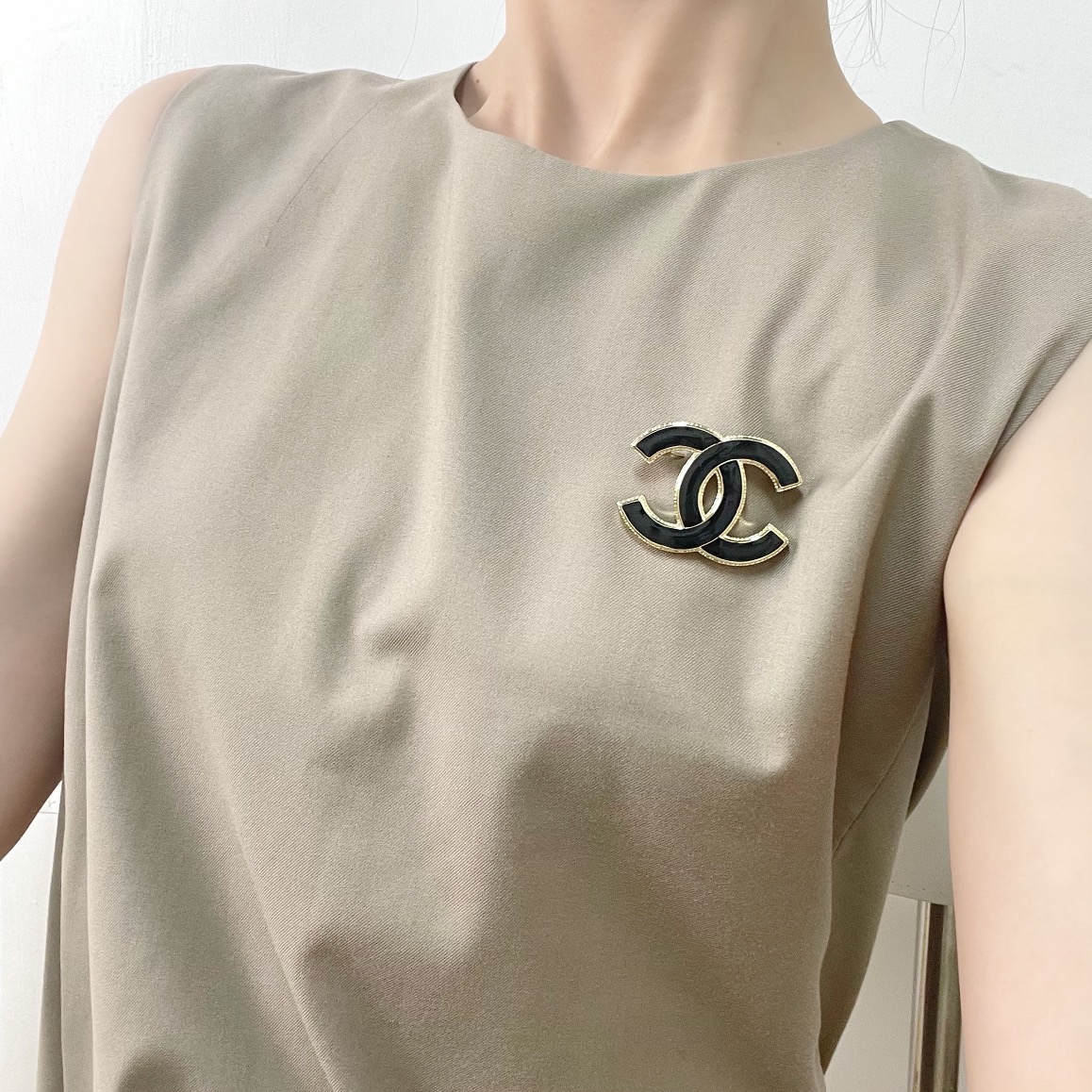 新款☑️CHANEL香奈儿双c 珐琅滴油黑白胸针