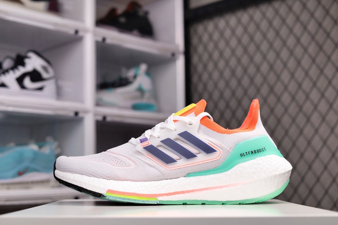 H0 Adidas Ultra Boost UB22 超弹力爆米花中底休闲跑步鞋 超弹力缓震BOOST中底 带来非凡脚感