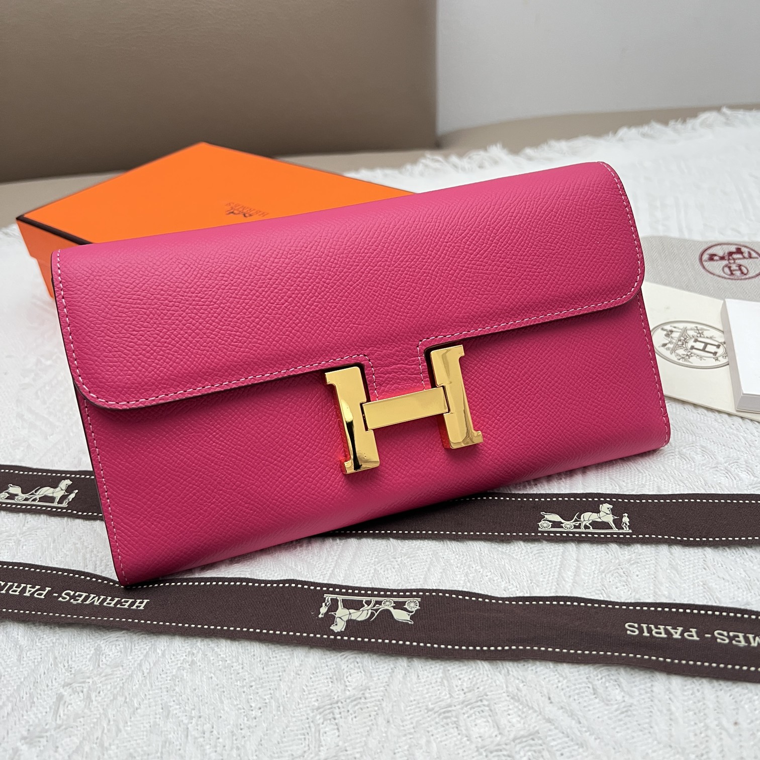 Portefeuille Constance en Cuir de Vachette Grainé avec Fermoir Doré