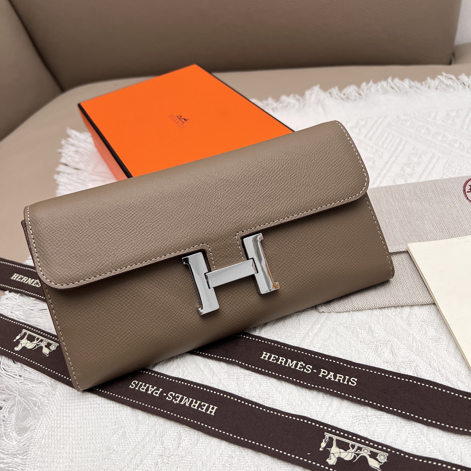Hermès Constance Wallet: Stylish Leather Clutch with Silver Hardware
