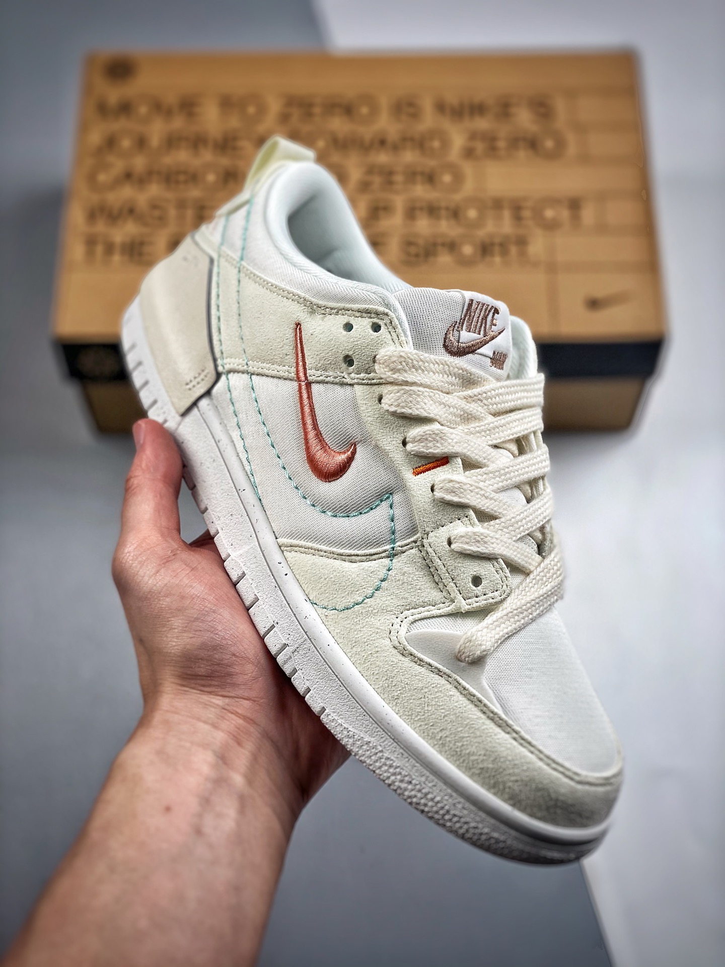 -4 Nike Dunk Low Disrupt FT2, las zapatillas nos traen una nueva suela y dimensiones adicionales alrededor del empeine,…