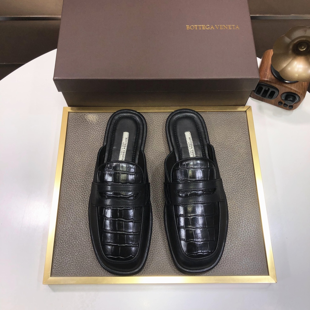 J5 Bottega Veneta 时尚半托 全真牛皮内里官网男鞋👊🏻进口牛皮编织😊橡胶大底🔲专柜1:1品质 每一位成功男士的身份衬托🍃上脚大气稳重🚶🏻🚶🏻高端定制专柜原版复刻📯进口牛皮纯手工编织🐂不管风吹雨打鞋楦不变🔘经得起时间的验证🔍️