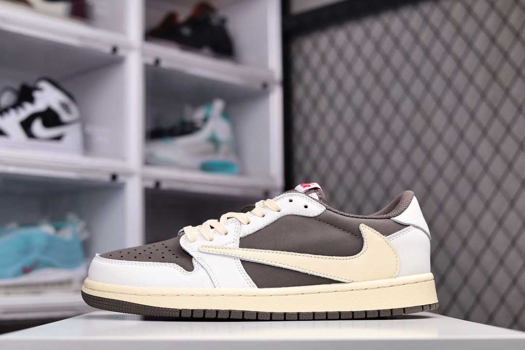 G0 公司级Travis Scott x Jordan 1 low AJ 1 OG 倒钩 反钩鬼脸低帮 客订原厂皮料 纹路质感和光线感与原这鞋一致 原鞋数据开发 原版后跟刺绣 拉帮线注胶孔