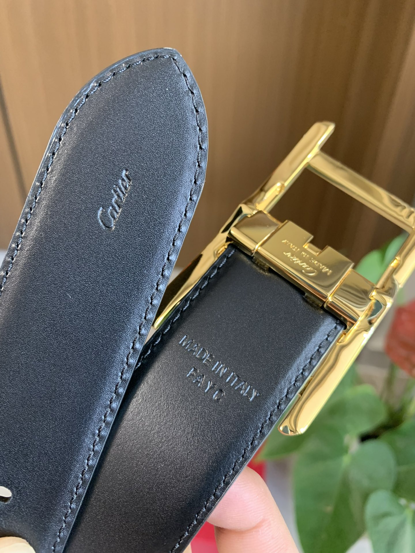 Cartier最新款镀钯饰面针扣式皮带 Cartier标志 黑色牛皮双面皮带 浮雕“Cartier”标志-Top High Quatity Cheap Sneakers Fashion Clothing Clothes Bags handbags Shoes of all Brand wholesale With The best Quality And Beautiful Price from China Factory Chinese suppliers wholesaler seller Cartier最新款镀钯饰面针扣式皮带 Cartier标志 黑色牛皮双面皮带 浮雕“Cartier”标志