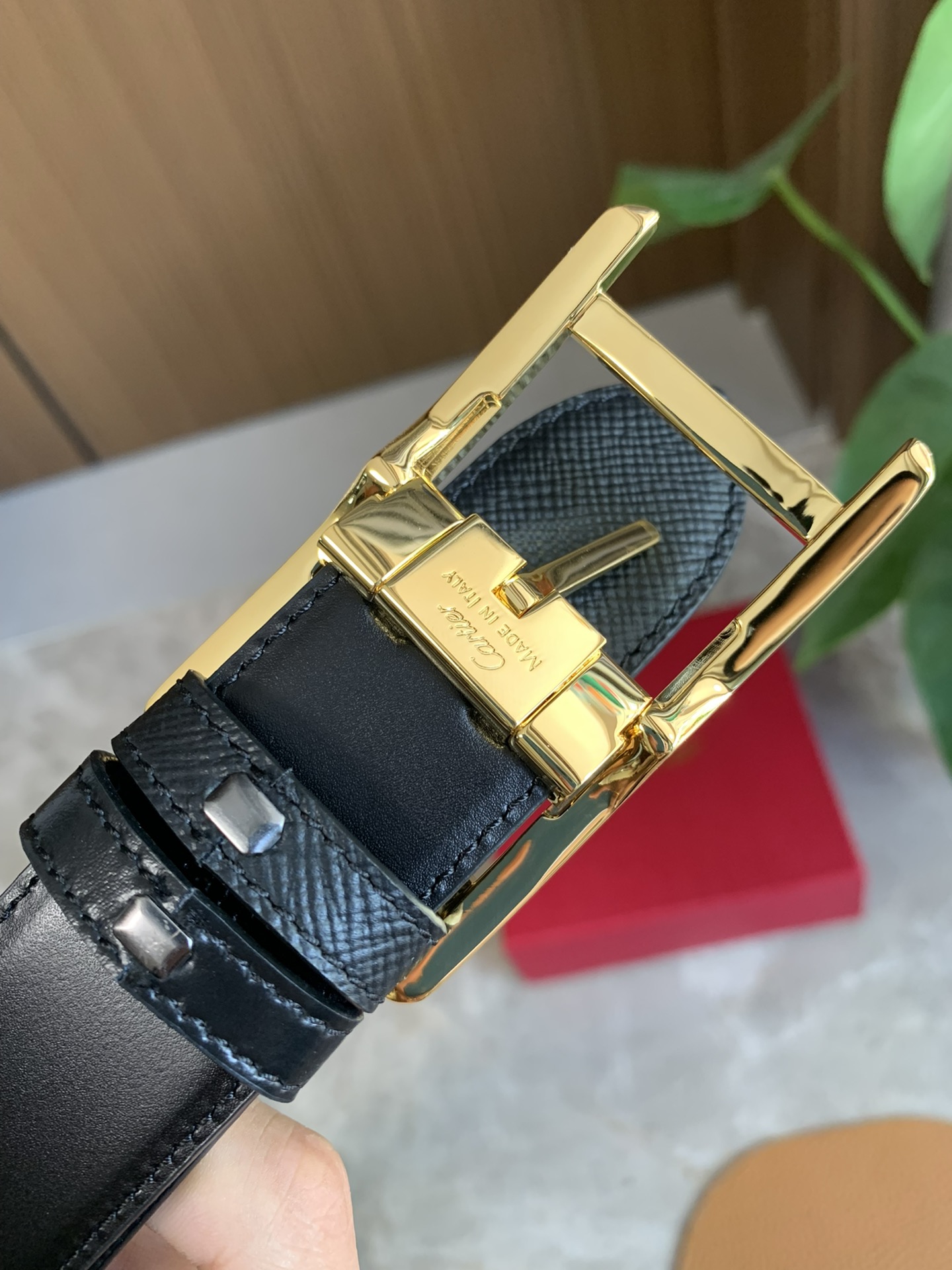 Cartier最新款镀钯饰面针扣式皮带 Cartier标志 黑色牛皮双面皮带 浮雕“Cartier”标志-Top High Quatity Cheap Sneakers Fashion Clothing Clothes Bags handbags Shoes of all Brand wholesale With The best Quality And Beautiful Price from China Factory Chinese suppliers wholesaler seller Cartier最新款镀钯饰面针扣式皮带 Cartier标志 黑色牛皮双面皮带 浮雕“Cartier”标志