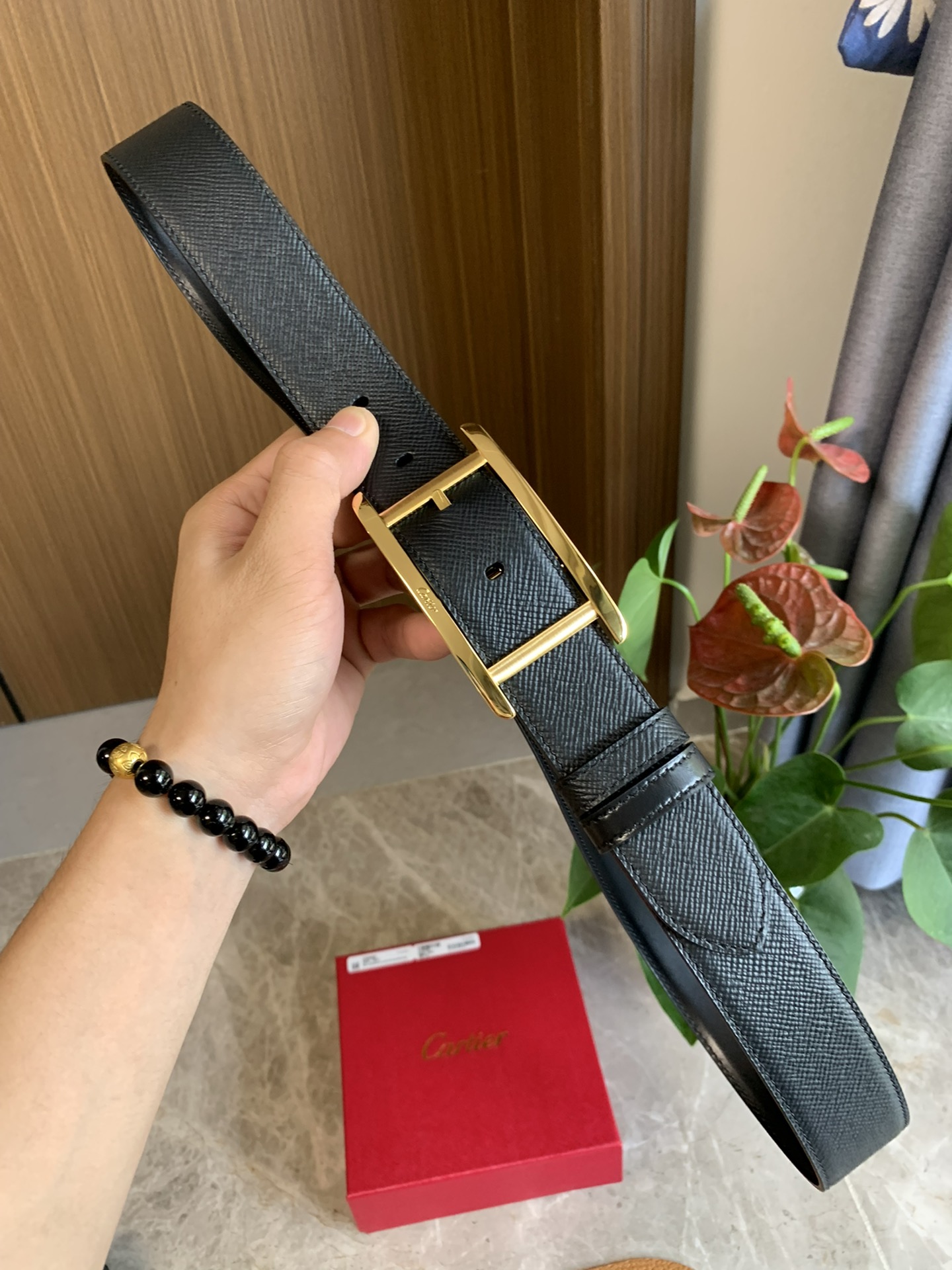 Cartier最新款镀钯饰面针扣式皮带 Cartier标志 黑色牛皮双面皮带 浮雕“Cartier”标志-Top High Quatity Cheap Sneakers Fashion Clothing Clothes Bags handbags Shoes of all Brand wholesale With The best Quality And Beautiful Price from China Factory Chinese suppliers wholesaler seller Cartier最新款镀钯饰面针扣式皮带 Cartier标志 黑色牛皮双面皮带 浮雕“Cartier”标志