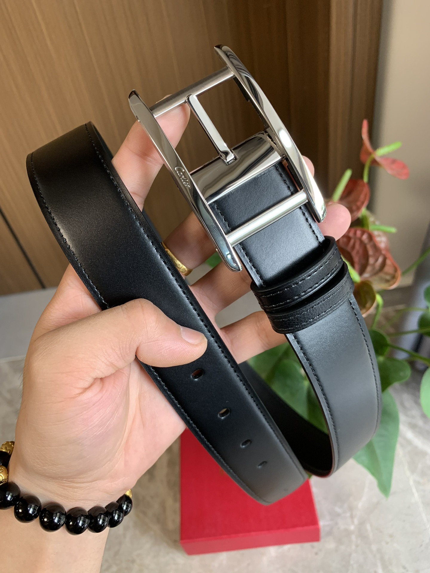Cartier最新款镀钯饰面针扣式皮带 Cartier标志 牛皮双面皮带 浮雕“Cartier”标志-Chinese wholesaler seller Clothes Bags handbags wholesale Shoes High Quatity wholesaler seller Cheap Sneakers from China Factory Chinese suppliers china wholesale clothing wholesaler seller Cartier最新款镀钯饰面针扣式皮带 Cartier标志 牛皮双面皮带 浮雕“Cartier”标志