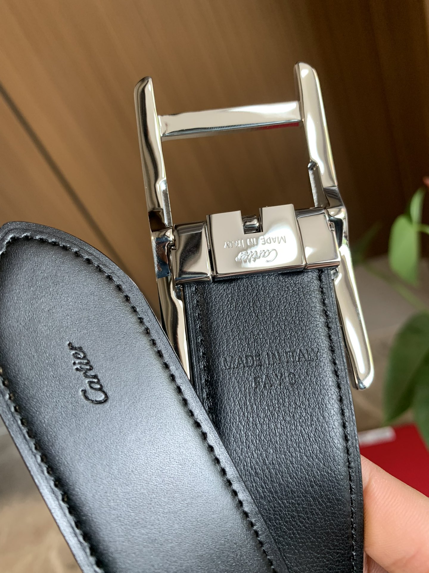 Cartier最新款镀钯饰面针扣式皮带 Cartier标志 牛皮双面皮带 浮雕“Cartier”标志-Chinese wholesaler seller Clothes Bags handbags wholesale Shoes High Quatity wholesaler seller Cheap Sneakers from China Factory Chinese suppliers china wholesale clothing wholesaler seller Cartier最新款镀钯饰面针扣式皮带 Cartier标志 牛皮双面皮带 浮雕“Cartier”标志