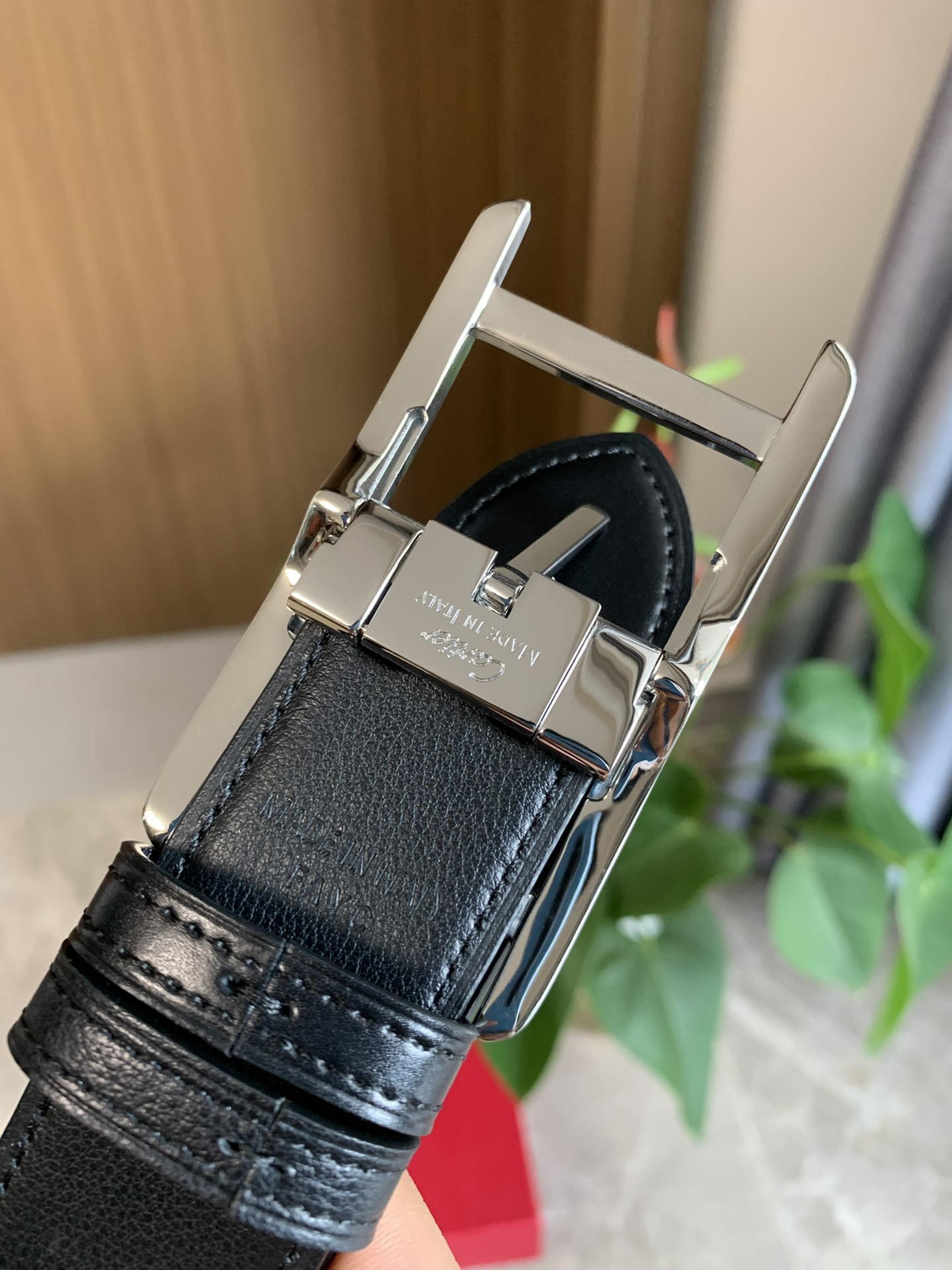Cartier最新款镀钯饰面针扣式皮带 Cartier标志 牛皮双面皮带 浮雕“Cartier”标志-Chinese wholesaler seller Clothes Bags handbags wholesale Shoes High Quatity wholesaler seller Cheap Sneakers from China Factory Chinese suppliers china wholesale clothing wholesaler seller Cartier最新款镀钯饰面针扣式皮带 Cartier标志 牛皮双面皮带 浮雕“Cartier”标志