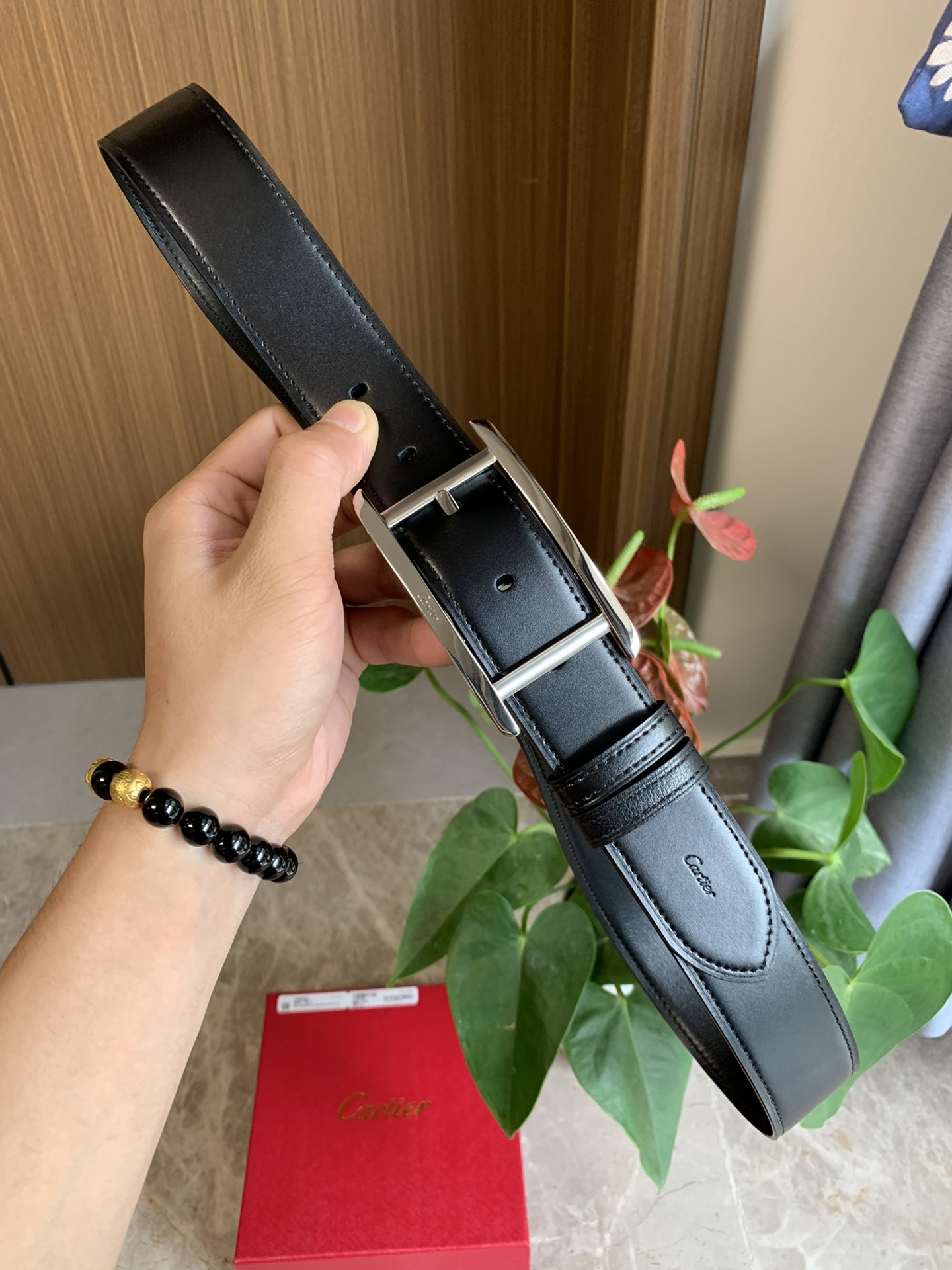Cartier最新款镀钯饰面针扣式皮带 Cartier标志 牛皮双面皮带 浮雕“Cartier”标志-Chinese wholesaler seller Clothes Bags handbags wholesale Shoes High Quatity wholesaler seller Cheap Sneakers from China Factory Chinese suppliers china wholesale clothing wholesaler seller Cartier最新款镀钯饰面针扣式皮带 Cartier标志 牛皮双面皮带 浮雕“Cartier”标志
