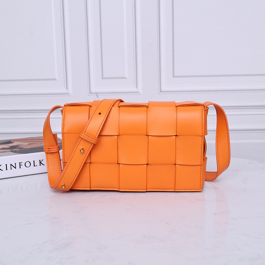 Bottega Veneta сумка из овечьей кожи плетёная в стиле tofu на плечо и через плечо