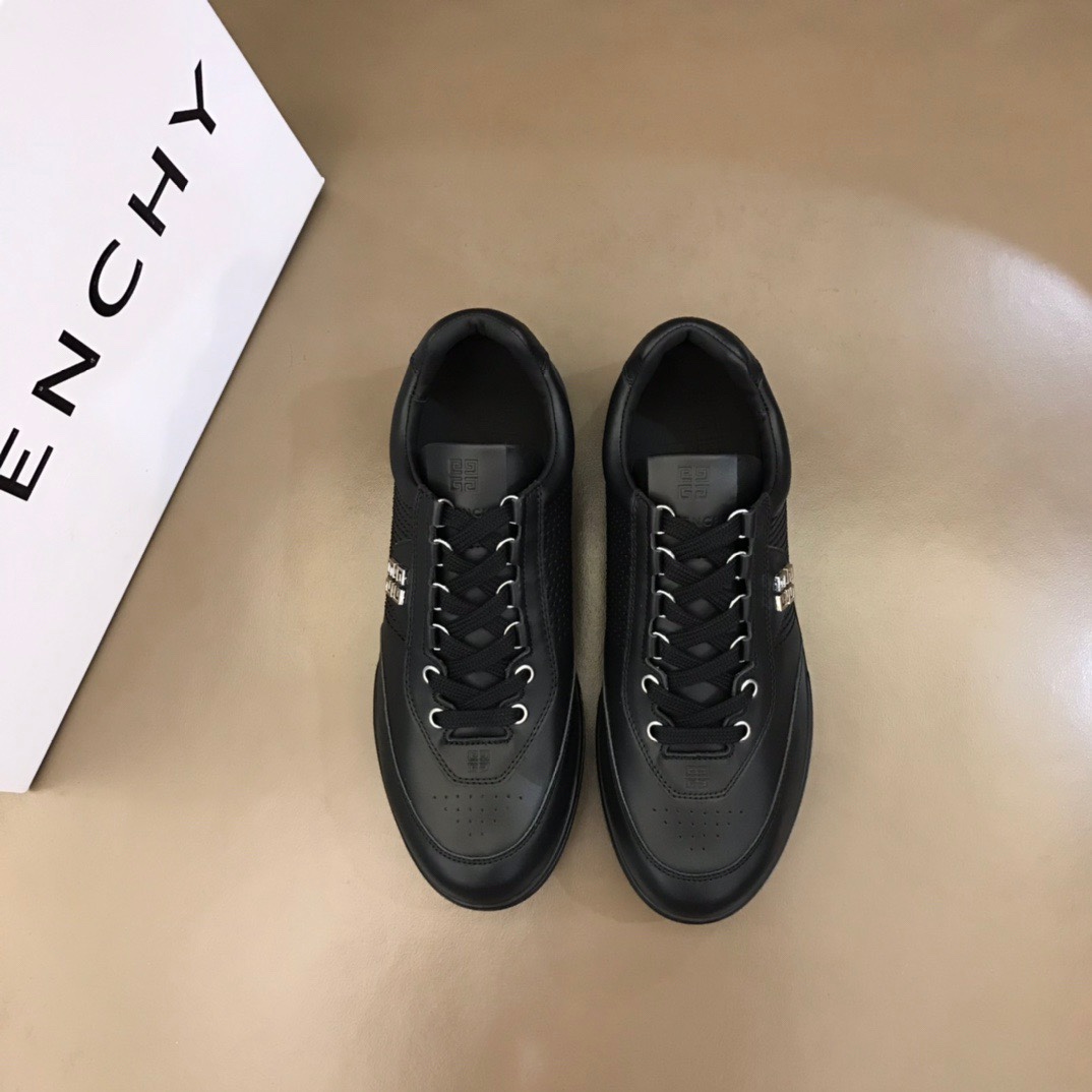 J5 ～全新 纪梵希 Givenchy 1男士低帮慢跑运动鞋，进口头层牛皮，鞋面冲孔设计，透气舒适，舌压印4G LOGO刺绣，TPU轻型鞋底，上脚效果帅气有型，增高提升气场，简约时尚百搭精品38-45