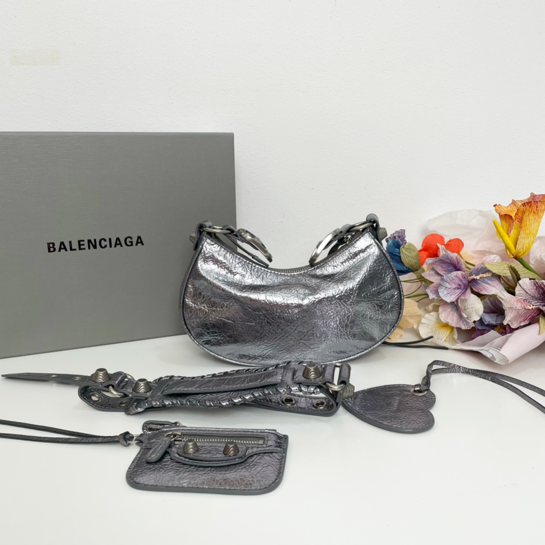 Balenciaga Classic Handcrafted Luxury Leather Shoulder Bag Ref.72EB3845 3