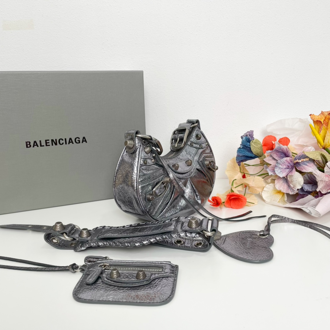 Balenciaga Classic Handcrafted Luxury Leather Shoulder Bag Ref.72EB3845 2