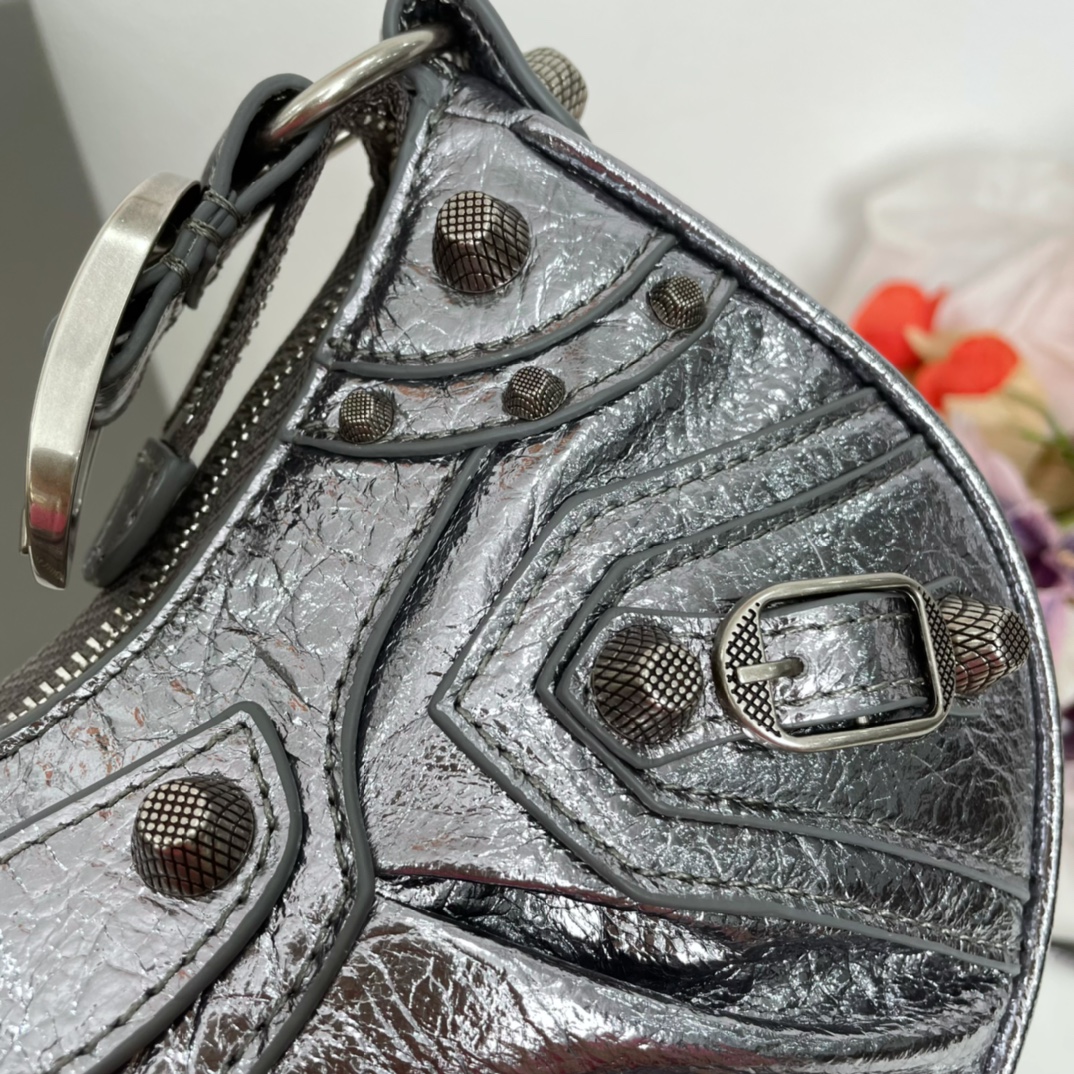 Balenciaga Classic Handcrafted Luxury Leather Shoulder Bag Ref.72EB3845 5