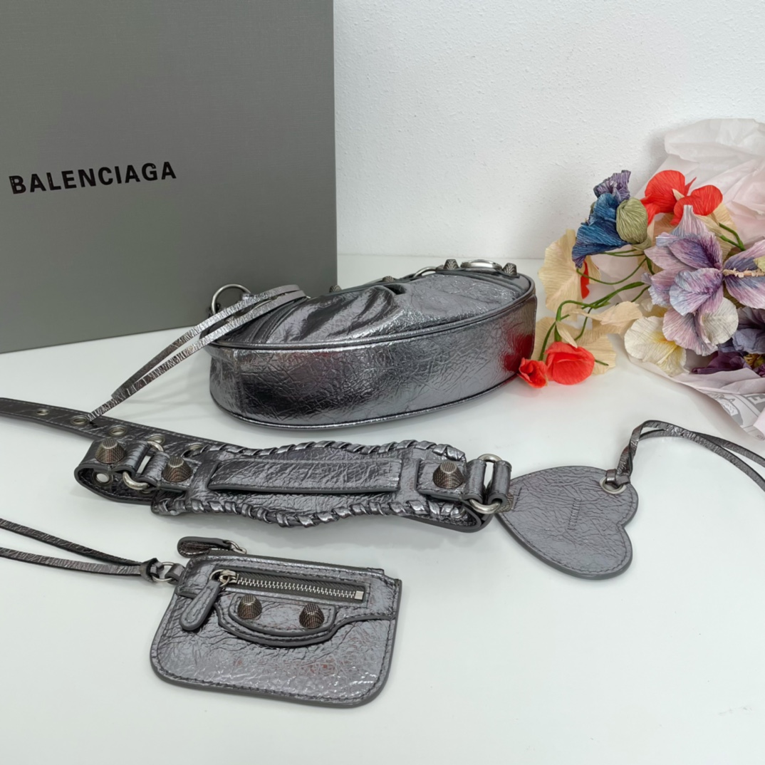 Balenciaga Classic Handcrafted Luxury Leather Shoulder Bag Ref.72EB3845 6