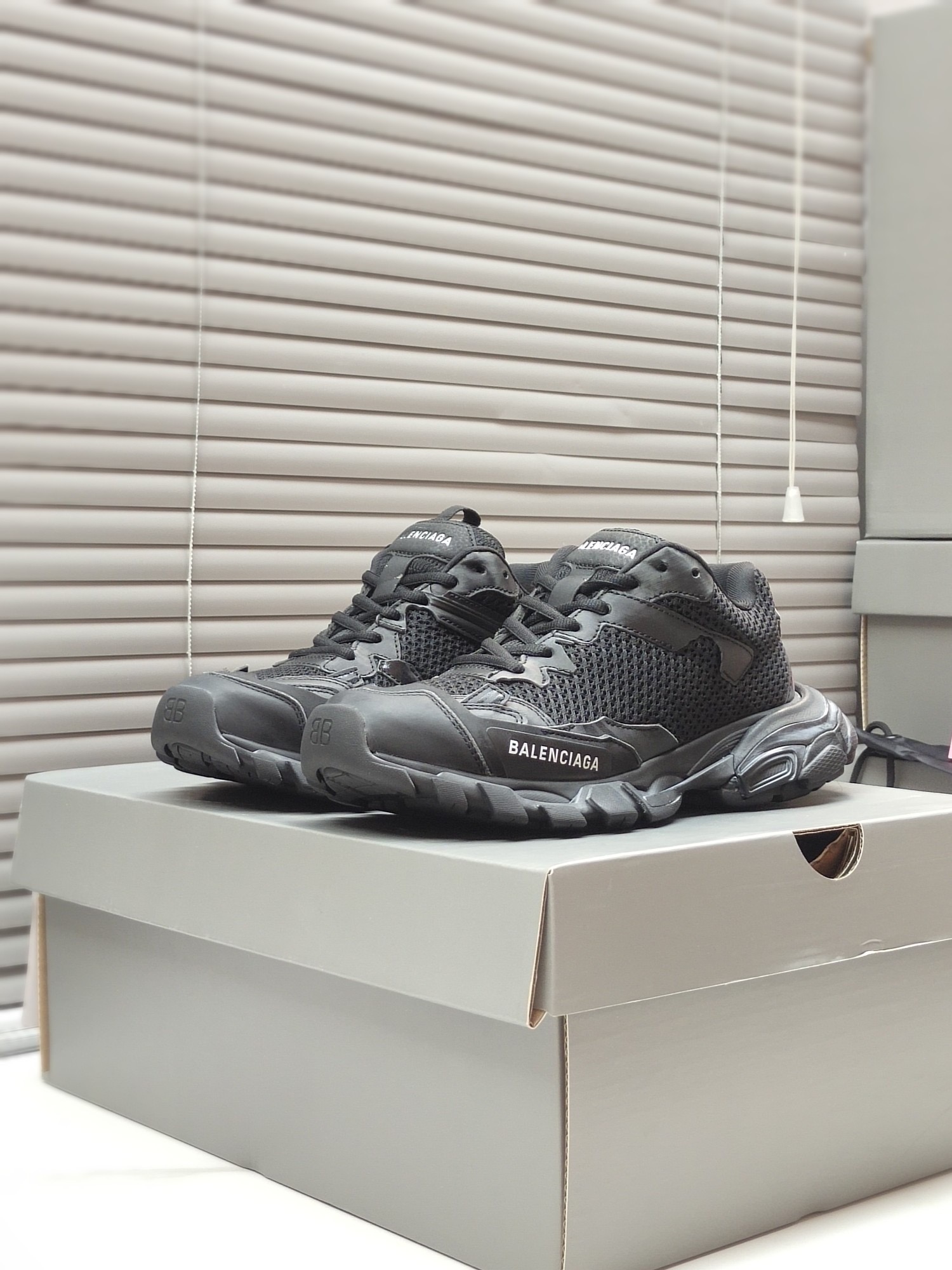 顶级3.5网鞋巴黎世家BALENCIAGA Phantom Trainer Low-Top Sneaker “Black/White “幻影系列低帮前卫复古老爹风解构休闲运动慢跑鞋.采用3层复合透气网眼布鞋面材质中底高密度EVA缓震物料组合外置耐磨橡胶及TPU稳定模块大底 尺码 35-46