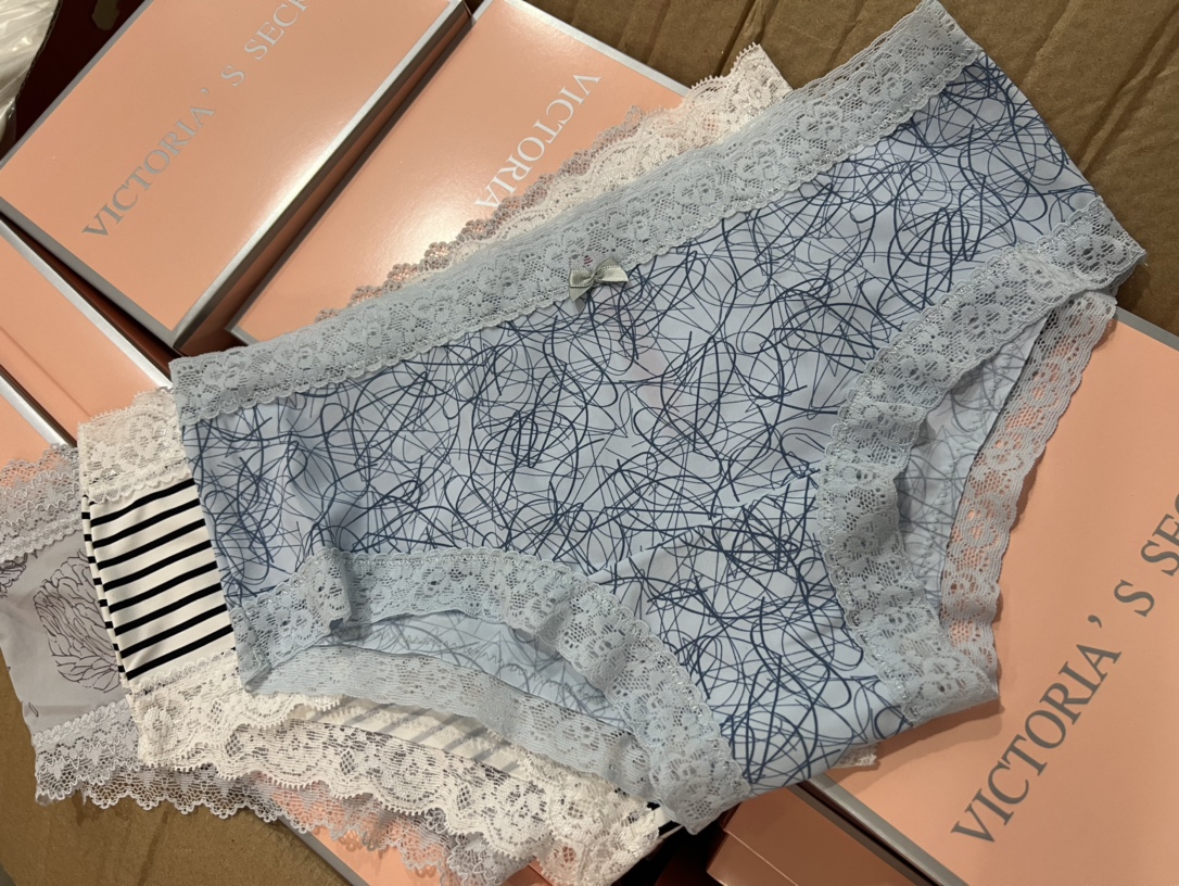  Yosasi女神内裤秘密基地福利🎁 (一盒3条装）

外贸原单，维秘Pinkgirl丝滑蕾丝少女牛奶冰