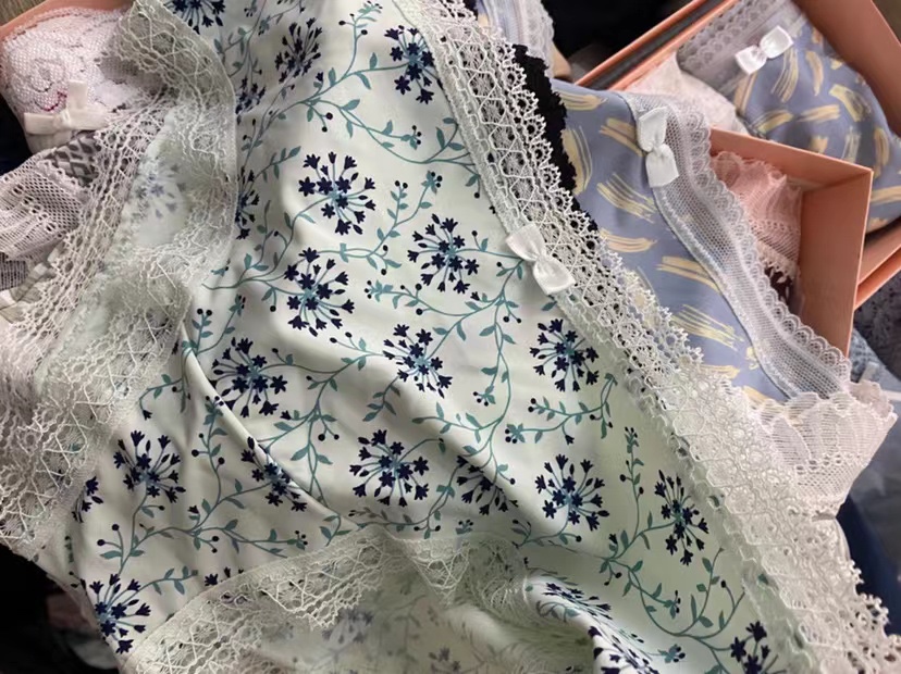  Yosasi女神内裤秘密基地福利🎁 (一盒3条装）

外贸原单，维秘Pinkgirl丝滑蕾丝少女牛奶冰