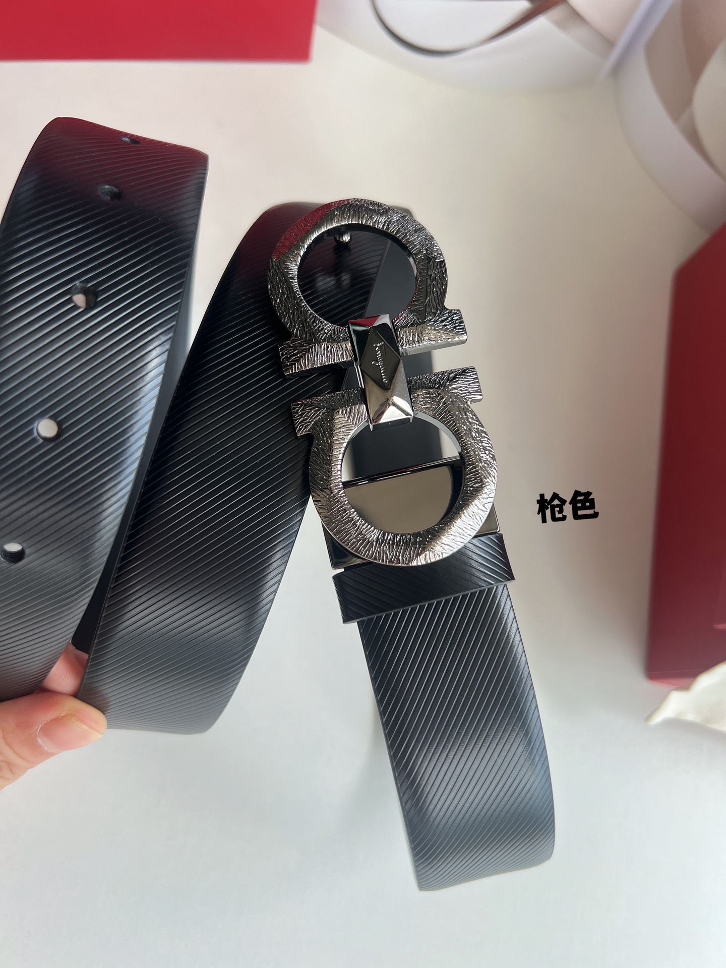 Ferragamo菲拉格慕  头层牛皮压纹图案Gancini花纹金属扣男士3.5cm腰带