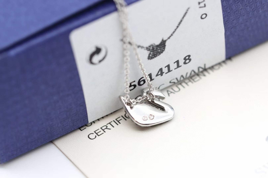 “Elegant Swarovski Black Gradual Swan Necklace with Pointiage Ceramic Mosaicing” - 图片 6