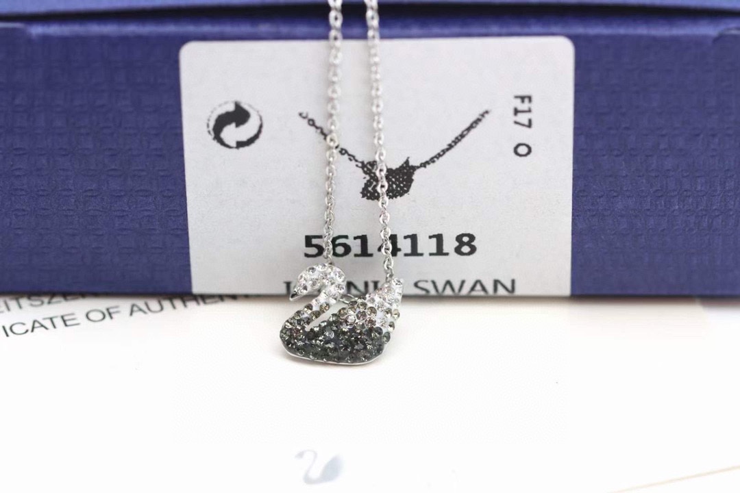 “Elegant Swarovski Black Gradual Swan Necklace with Pointiage Ceramic Mosaicing” - 图片 7