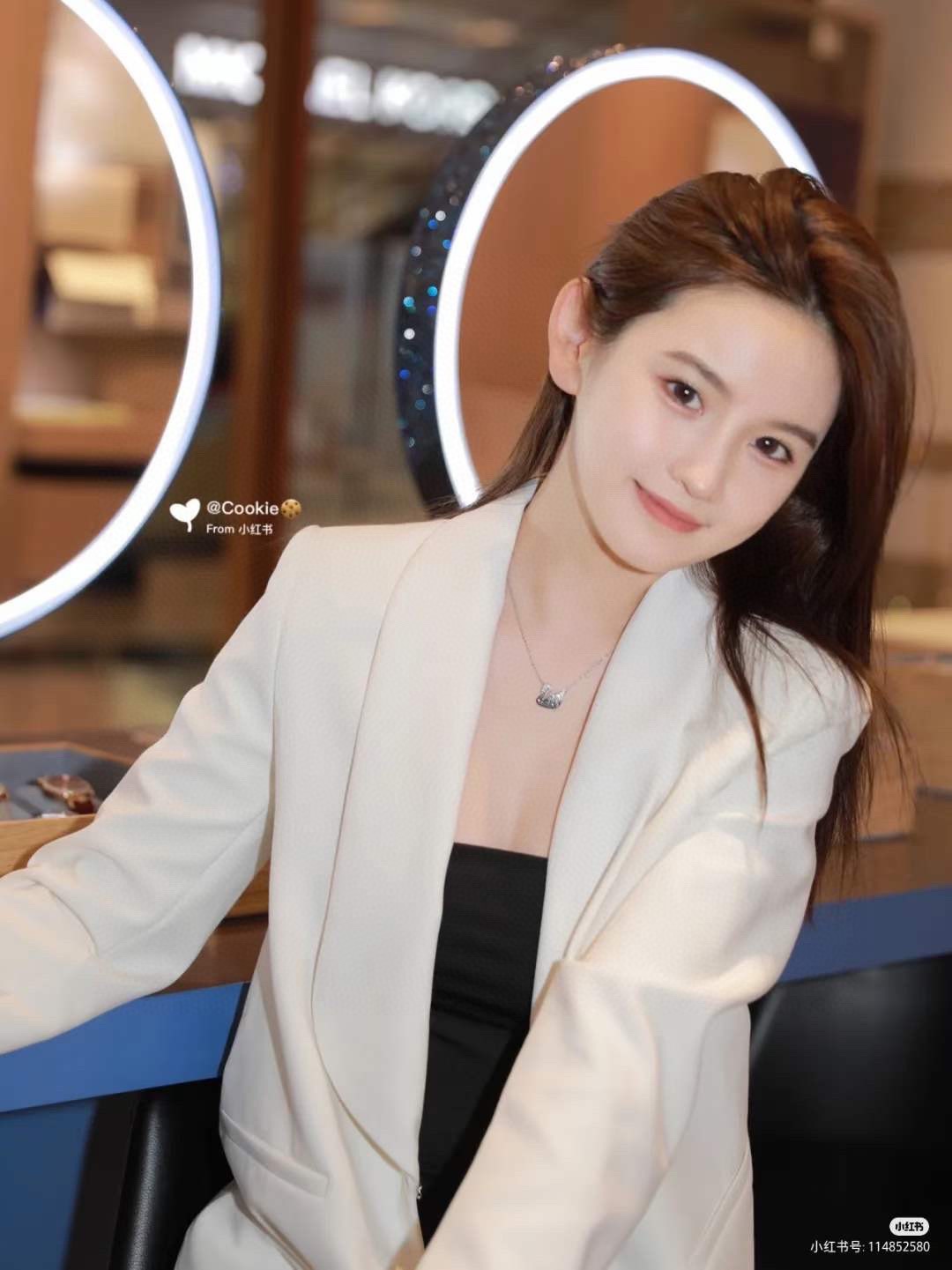 “Elegant Swarovski Black Gradual Swan Necklace with Pointiage Ceramic Mosaicing” - 图片 9