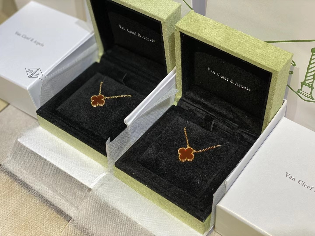Van Cleef & Arpels 客定 VCA 四叶草项链