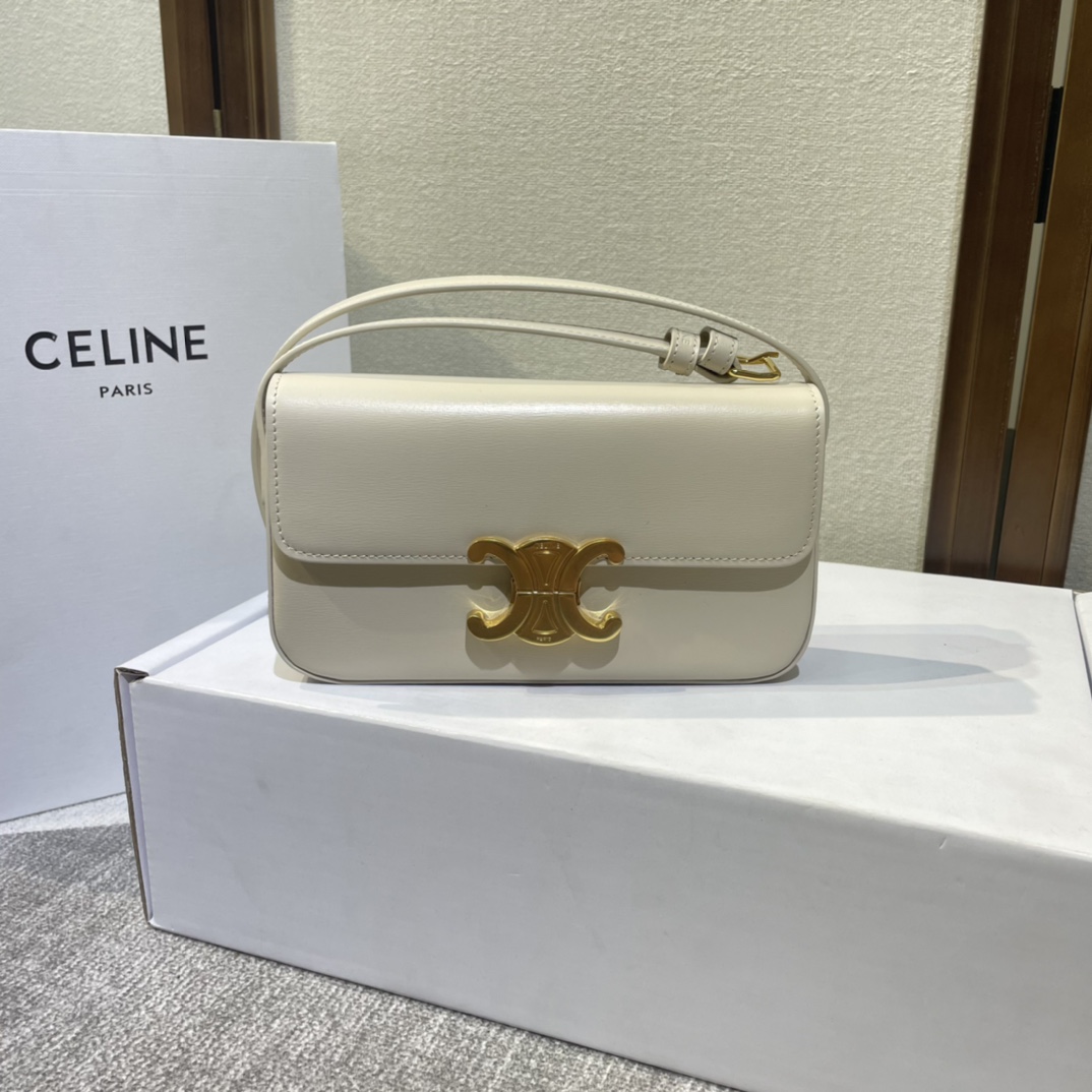 C’s new Triomphe armpit bag
2021 spring and summer limited edition, classic, high-end, simple design, no redundant suffixes, very recognizable, fashionable and versatile, it will still not go out of style after many years, and has a strong retro flavor ~
A must-have for fashionable girls~🉑(with original packaging)
Style number: 194142
Size: 20x10x4cm (shoulder straps can be adjusted photo 1