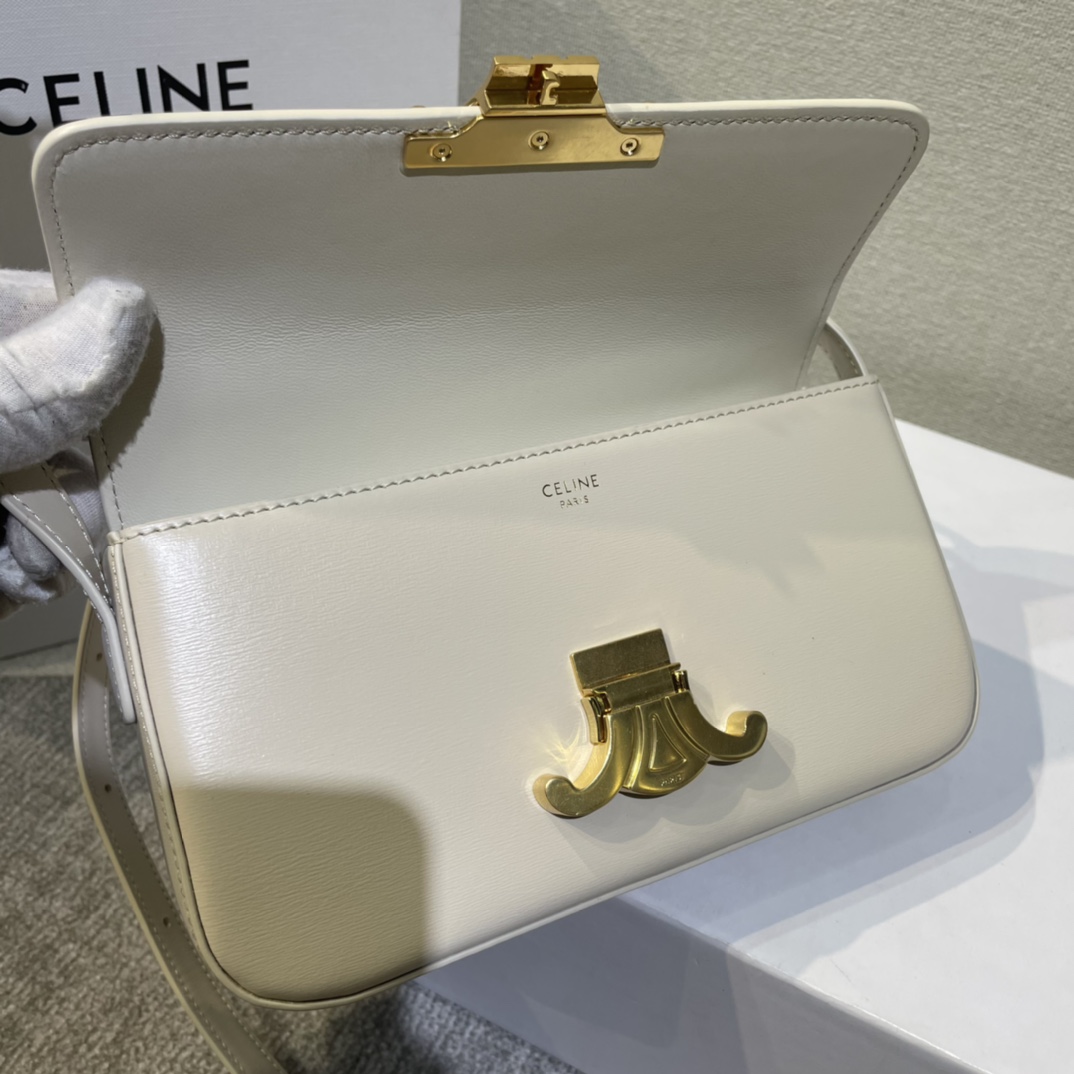 C’s new Triomphe armpit bag
2021 spring and summer limited edition, classic, high-end, simple design, no redundant suffixes, very recognizable, fashionable and versatile, it will still not go out of style after many years, and has a strong retro flavor ~
A must-have for fashionable girls~🉑(with original packaging)
Style number: 194142
Size: 20x10x4cm (shoulder straps can be adjusted photo 8