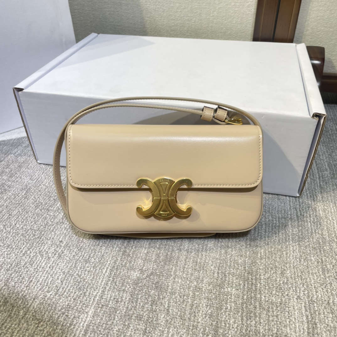 C’s new Triomphe armpit bag
2021 spring and summer limited edition, classic, high-end, simple design, no redundant suffixes, very recognizable, fashionable and versatile, it will still not go out of style after many years, and has a strong retro flavor ~
A must-have for fashionable girls~🉑(with original packaging)
Style number: 194142
Size: 20x10x4cm (shoulder straps can be adjusted)