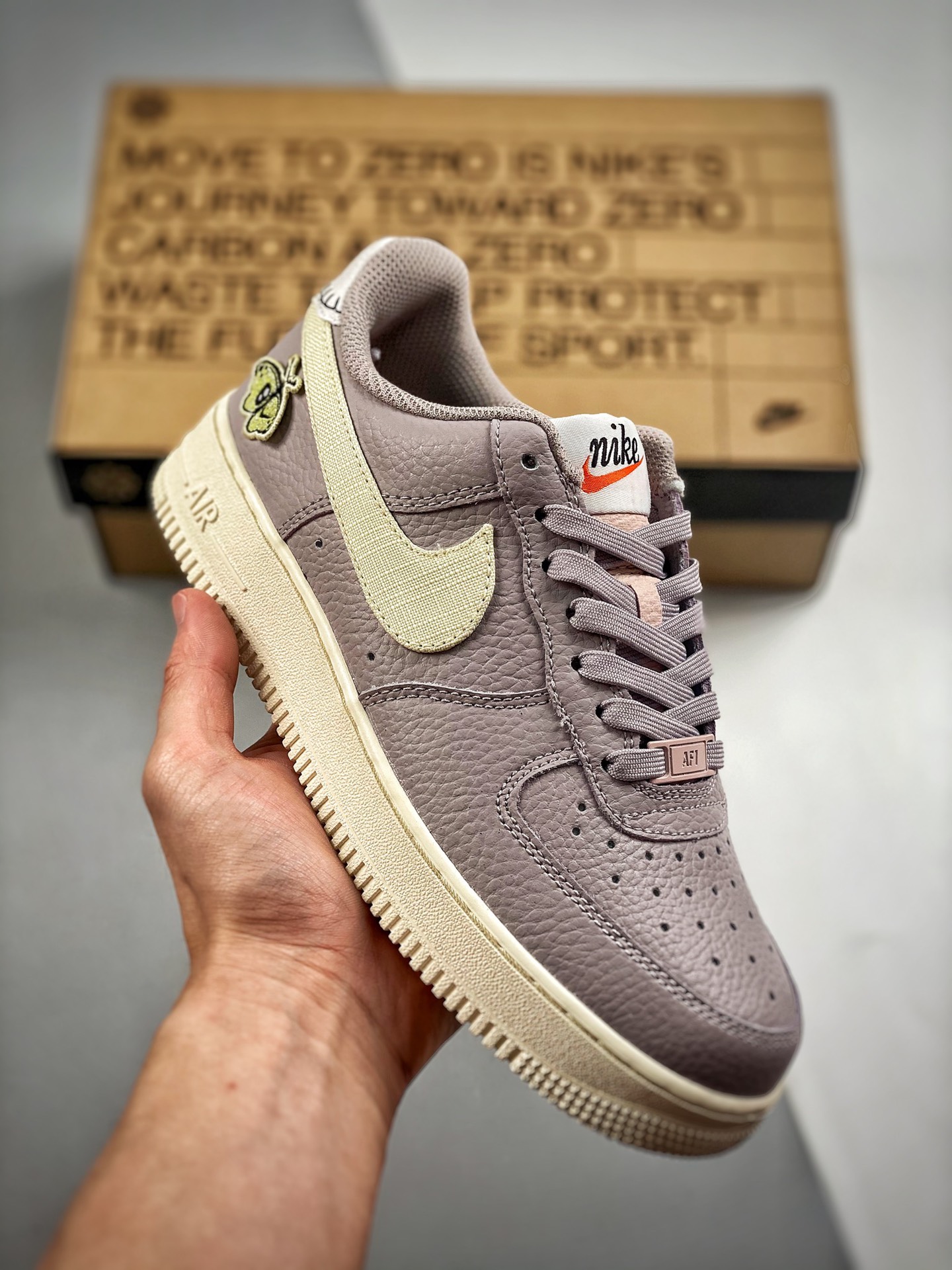 -3 Nike Air Force 1 Púrpura taro, horma y cartón originales para crear el estilo auténtico de Air Force, enfocado en el…