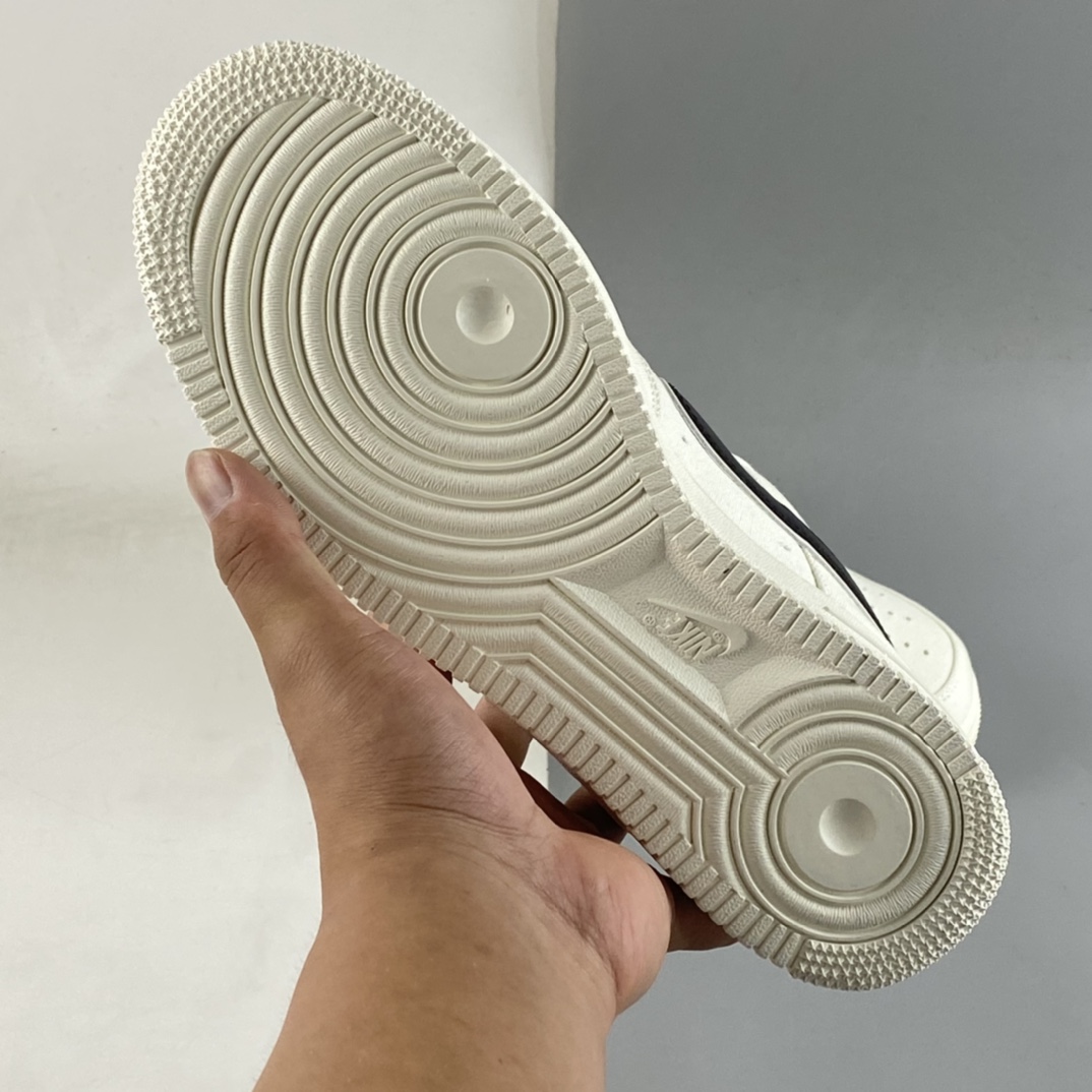 P220  Nike Air Force 1’07 Low 黑金布面空军一号低帮休闲板鞋 MN5696-809