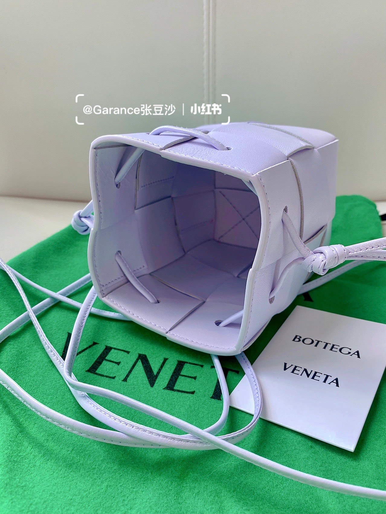 Bottega Veneta CASSETTE 14CM 编织水桶包 680217水洗欢乐紫
