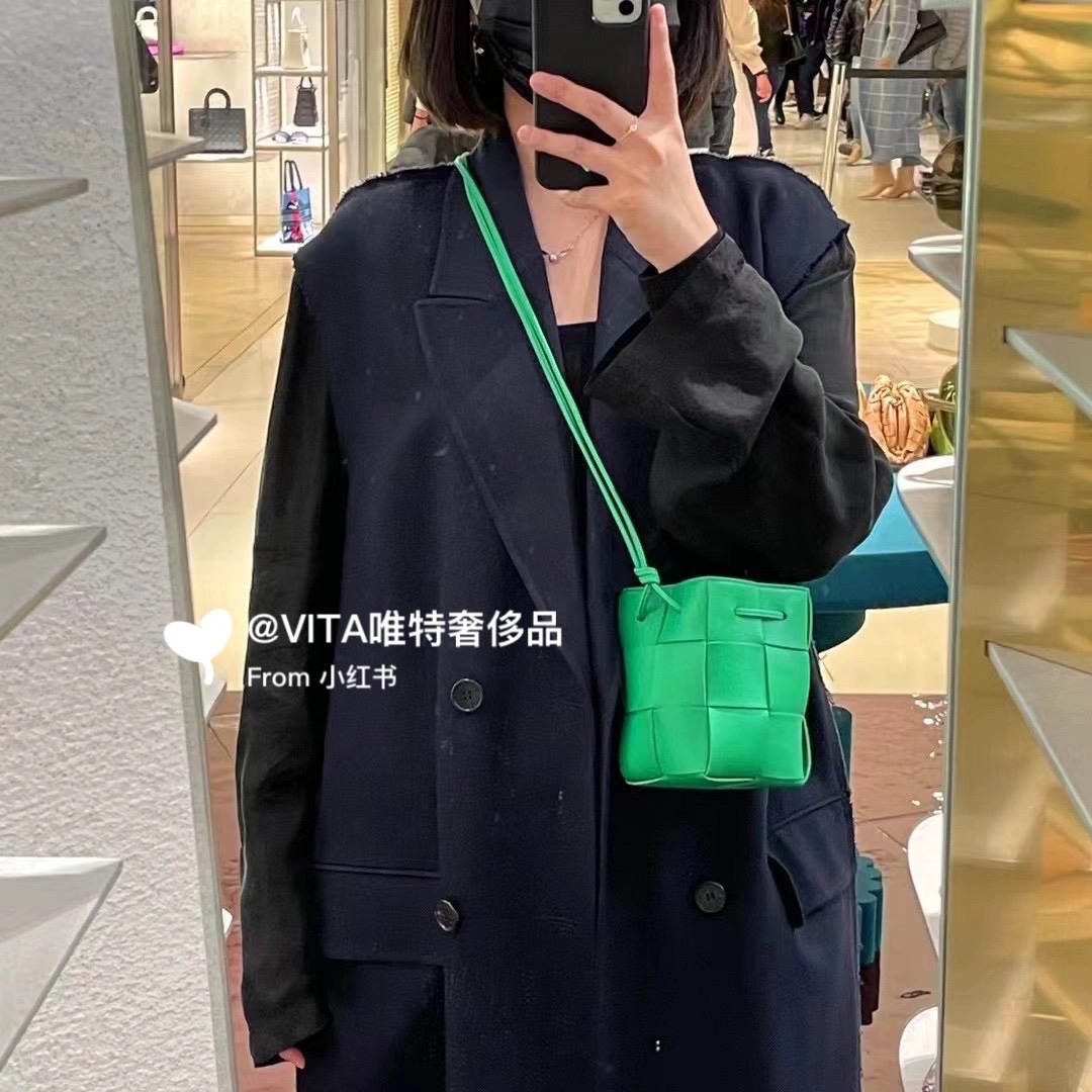 Bottega Veneta CASSETTE 14CM 编织水桶包 680217鹦鹉绿