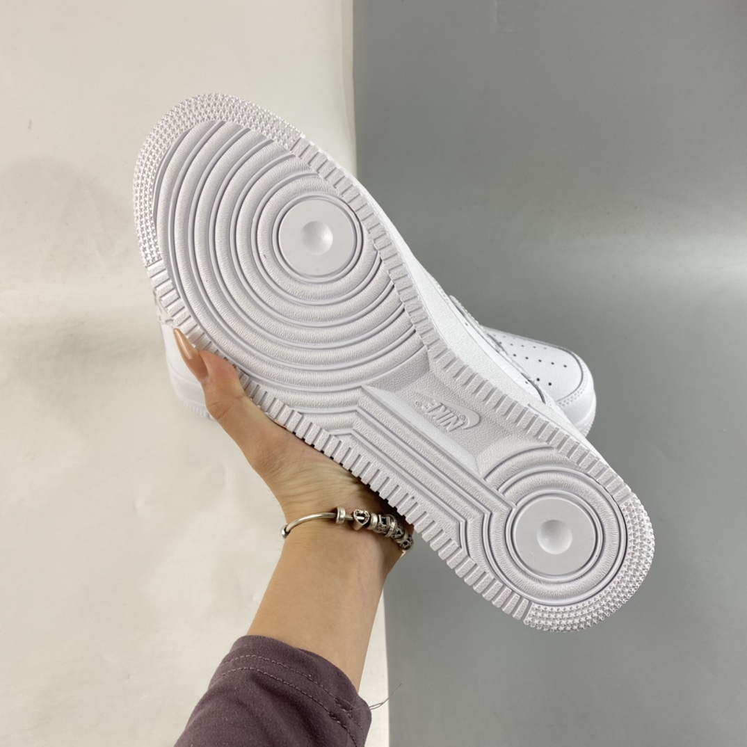 P200  Nike Air Force 1’07 Low  空军一号低帮休闲板鞋 DJ9942-100