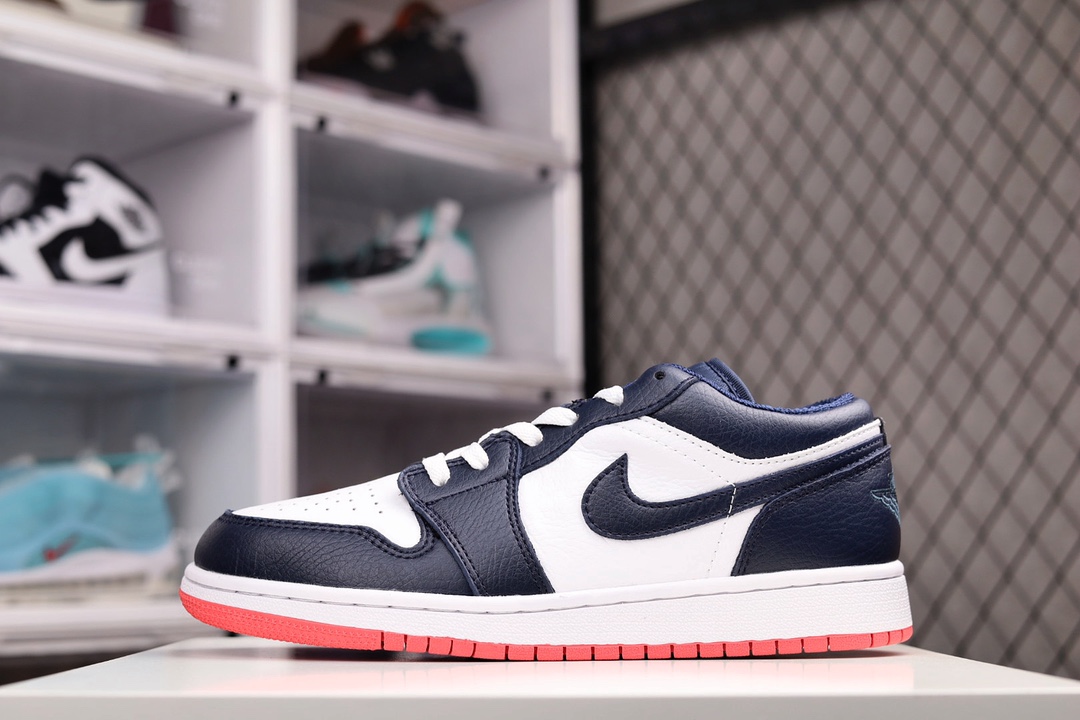 F5 公司级Air jordan 1 LowAJ1低帮系列 乔1低帮休闲板鞋 同步官方配色市场唯一独家头层皮打造 原鞋原档案开发 原厂皮料 原档冲孔鞋头 正确满胶鞋垫 四线拉帮 原厂织唛标 鞋舌高弹海绵填充。