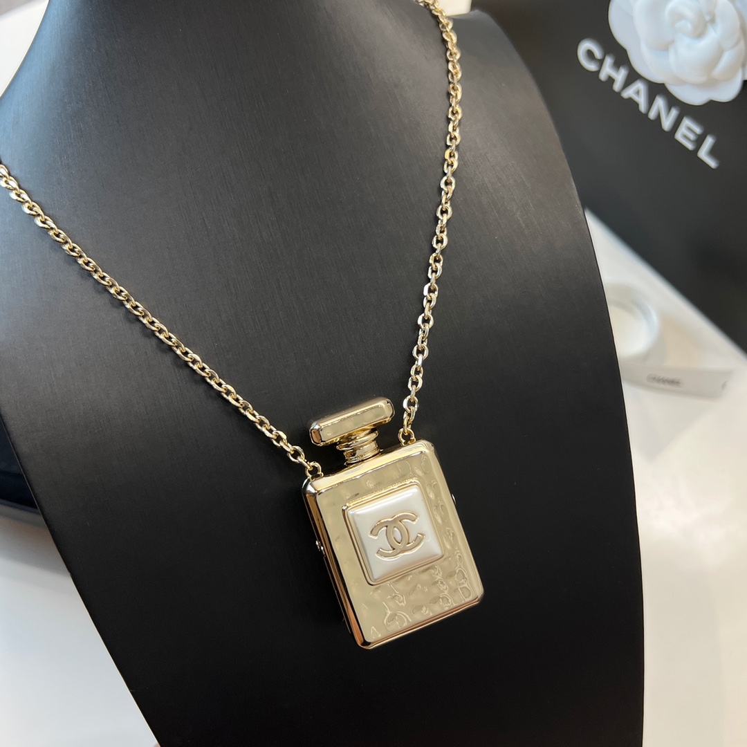 新款☑️CHANEL香奈儿双c香水瓶项链毛衣链